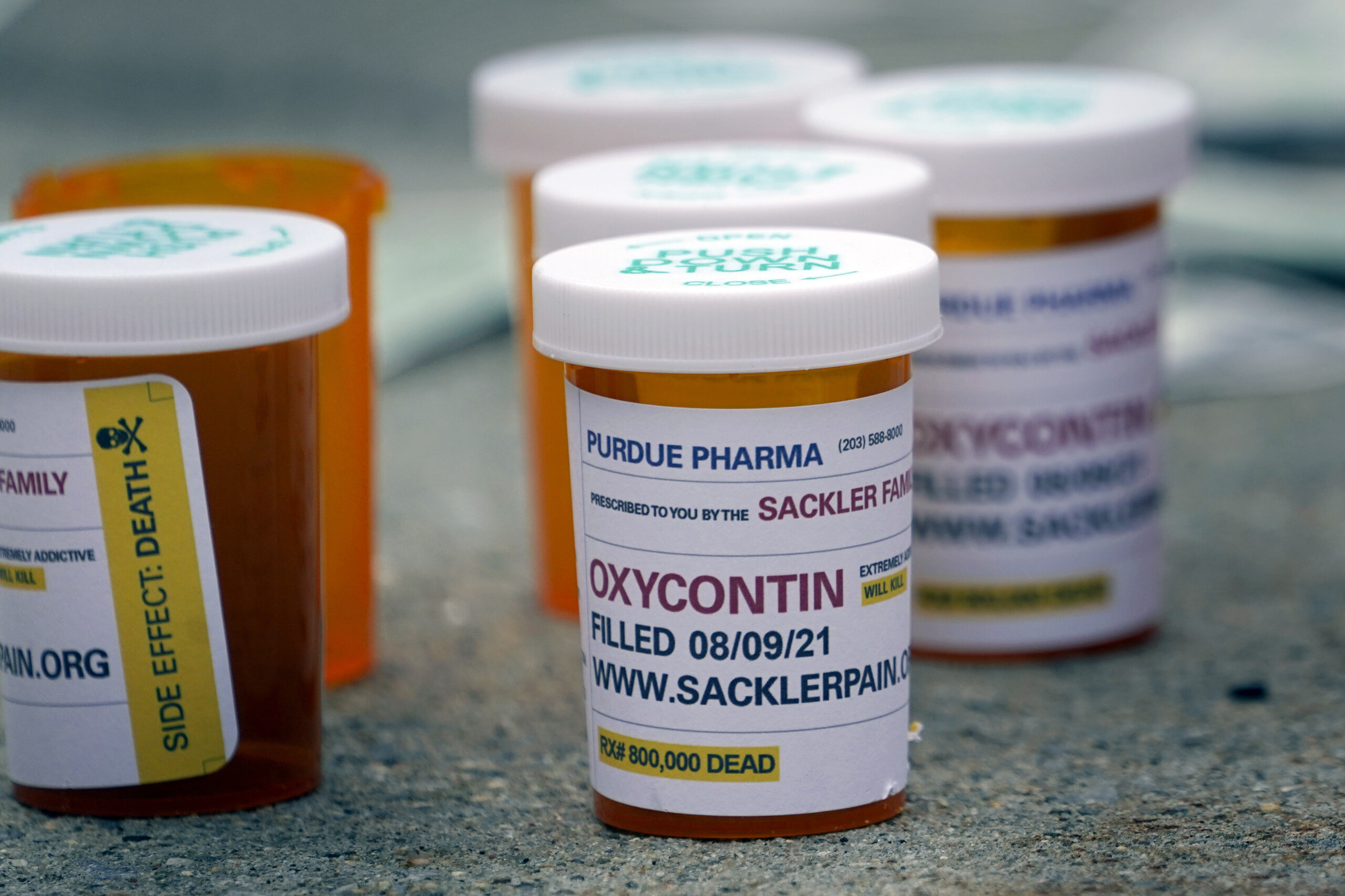 us opioid crisis sackler family and purdue pharma to pay 7 4bn scaled