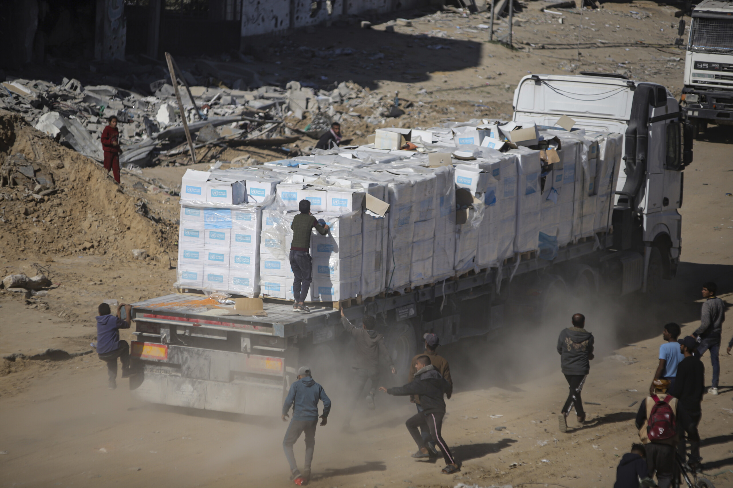 middle east un 4800 aid trucks entered gaza since ceasefire scaled