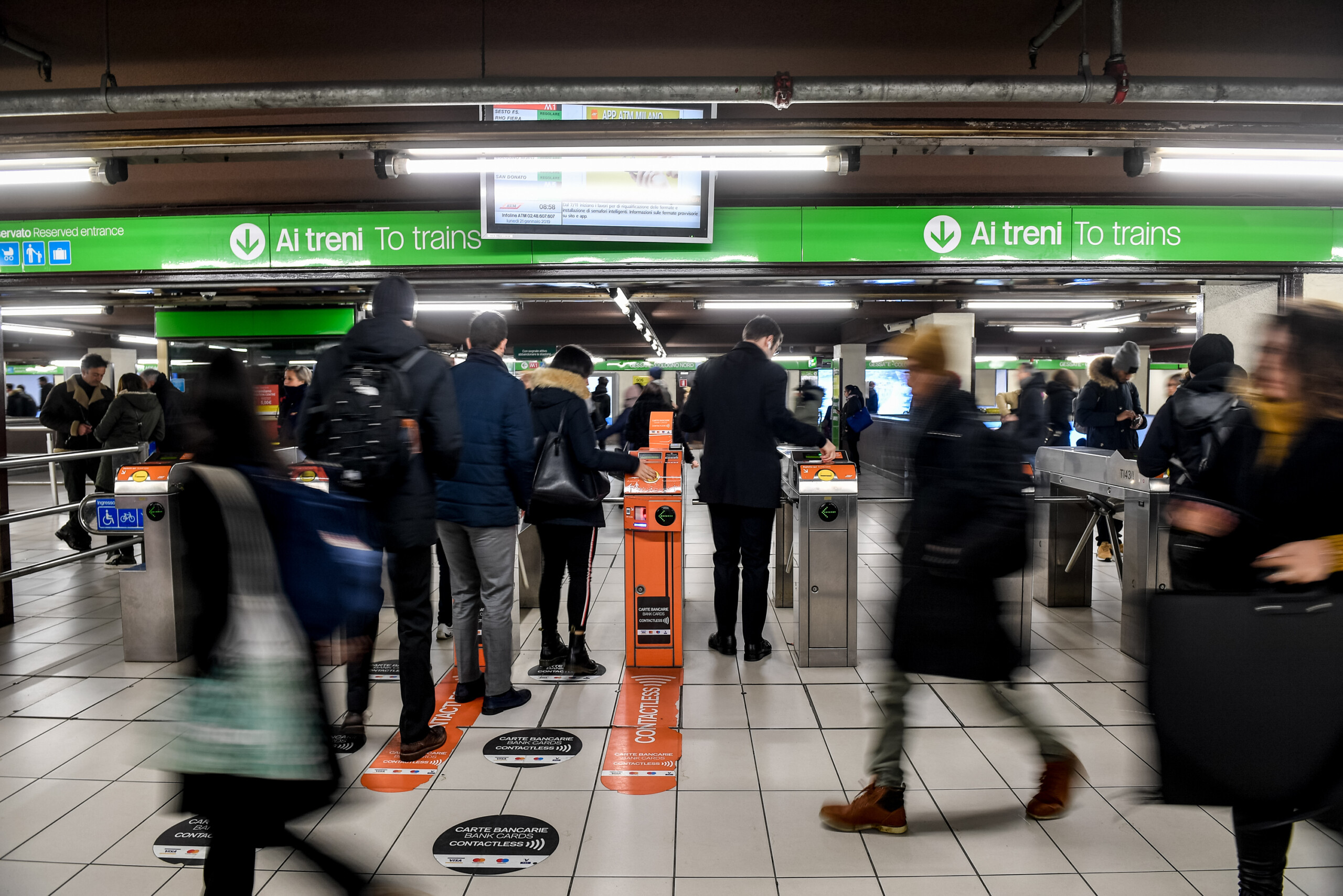 milan pickpockets block metro and discharge fire extinguisher on the crowd scaled