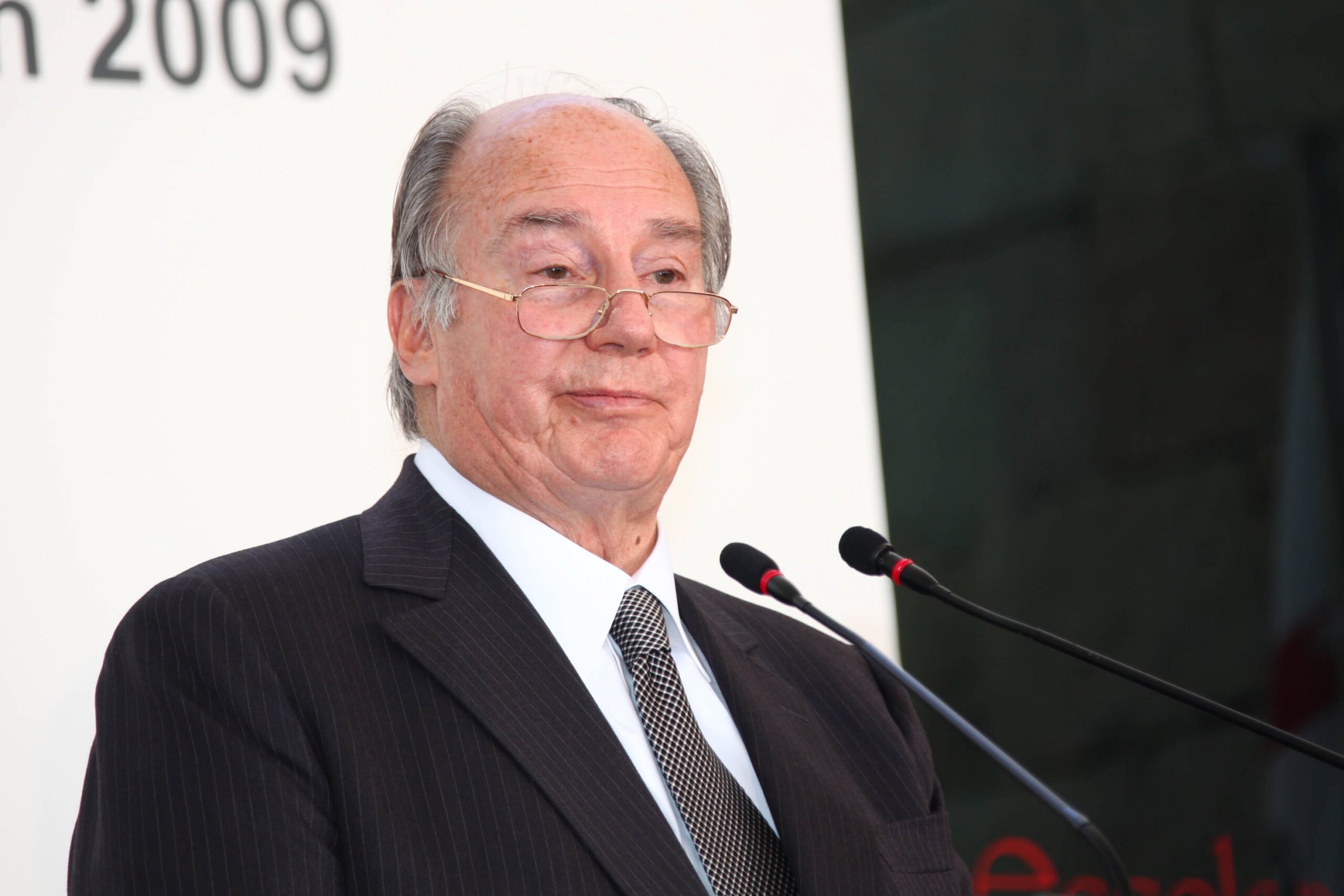 karim aga khan leader of the ismaili muslims dies at 88 scaled