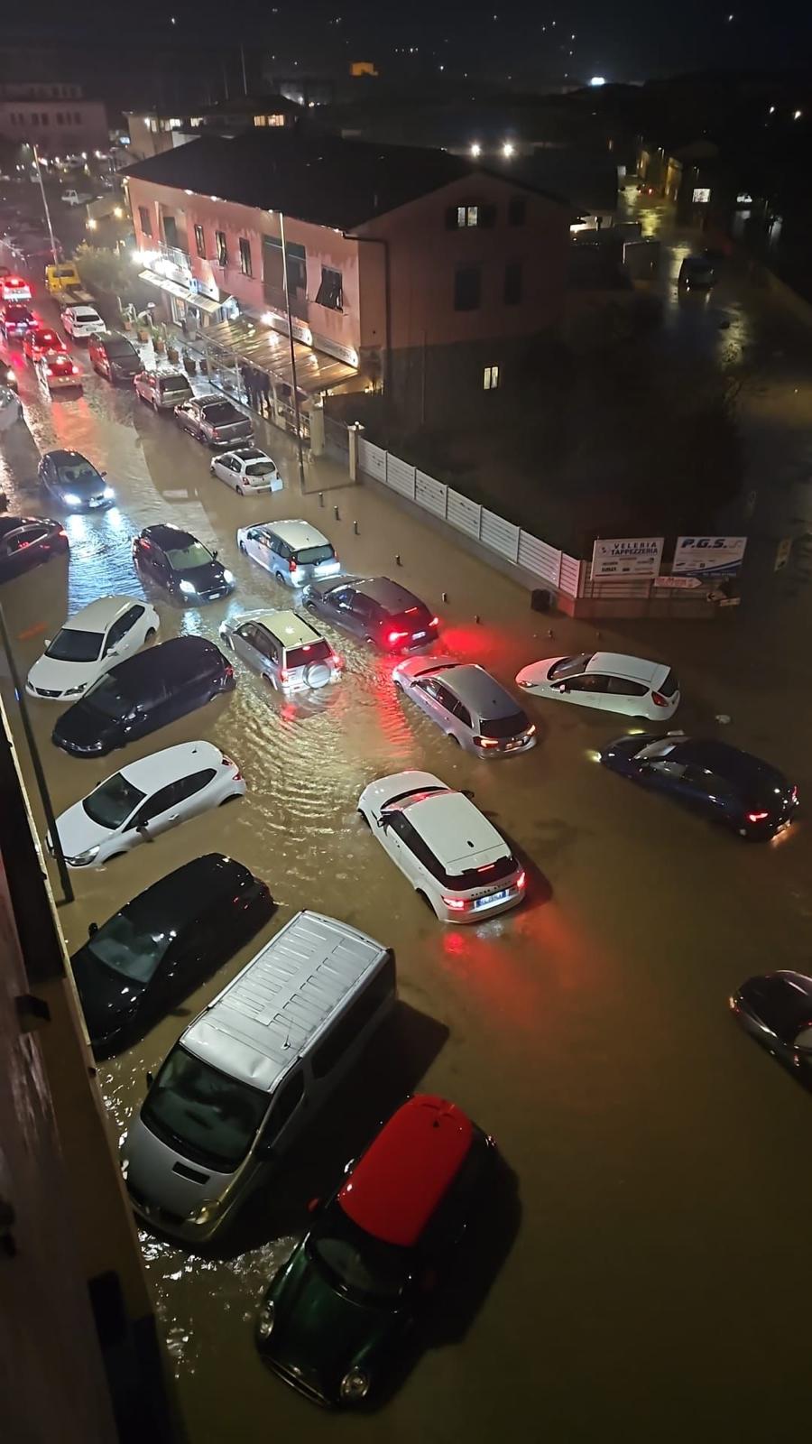 bad weather cloudburst elba 28 people rescued in portoferraio