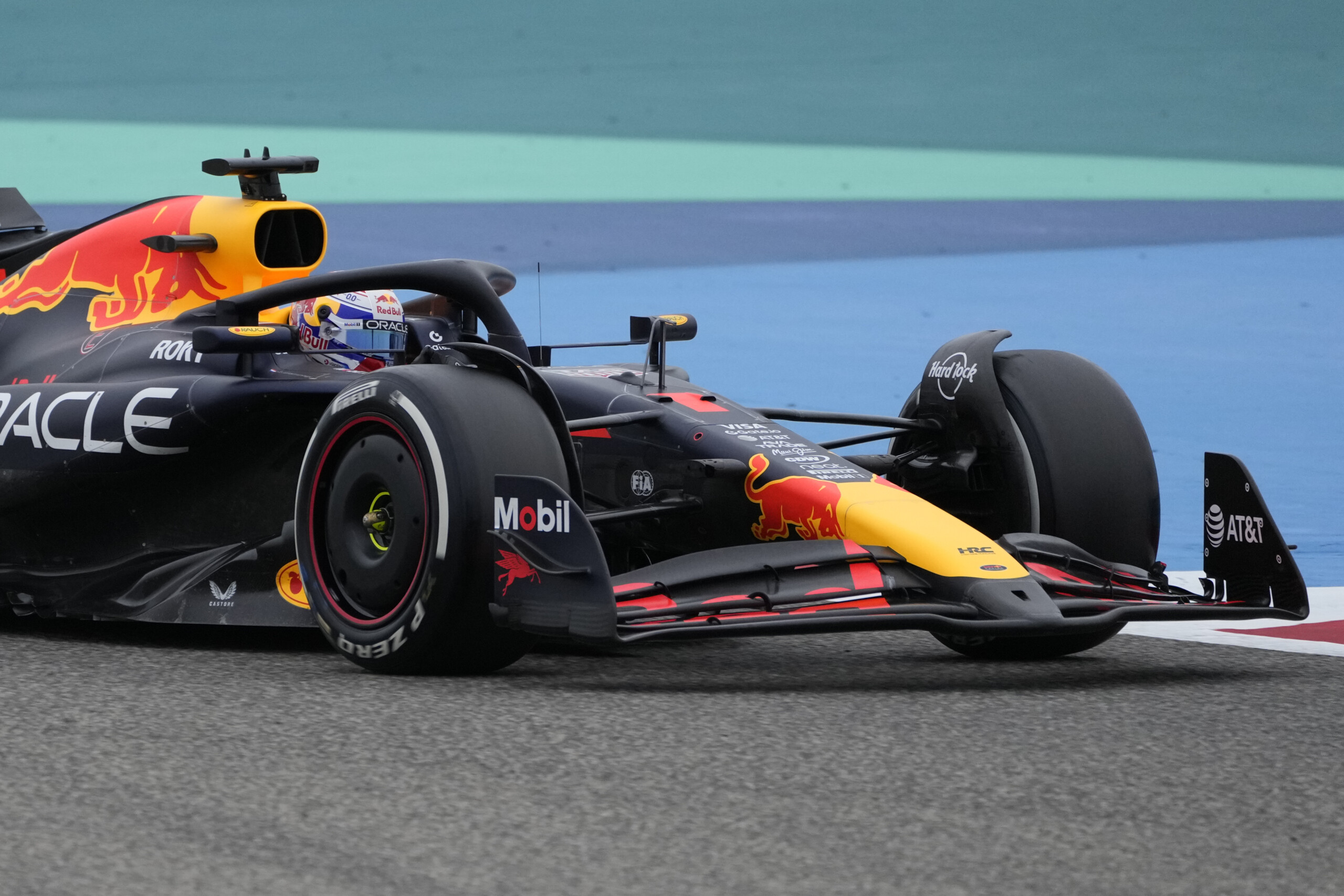 f1 blackout during bahrain testing red flag and cars back in the pits scaled