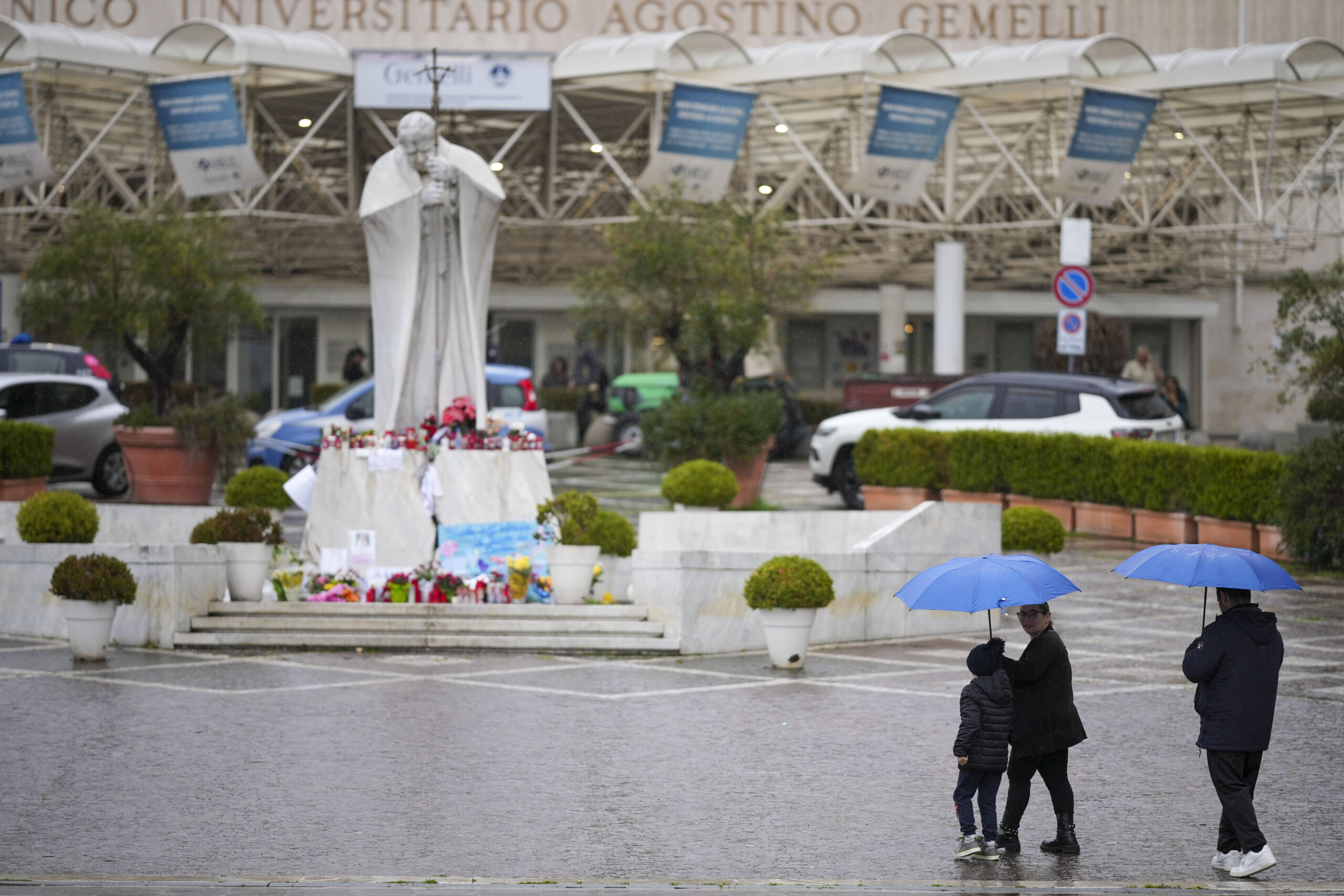 pope vatican sources from doctors caution he no longer has mask scaled