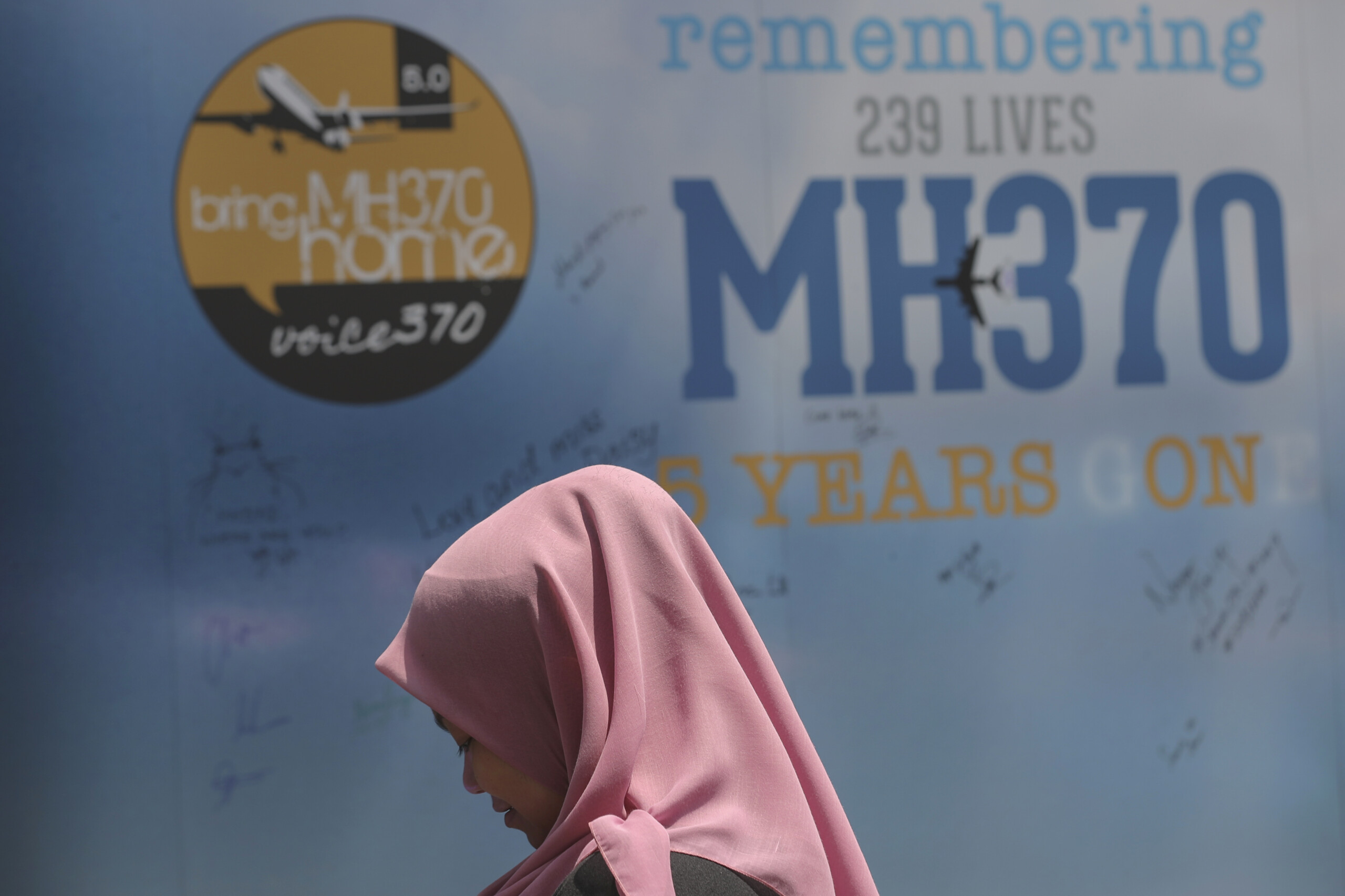 malaysia government approves new search mission for flight mh370 scaled