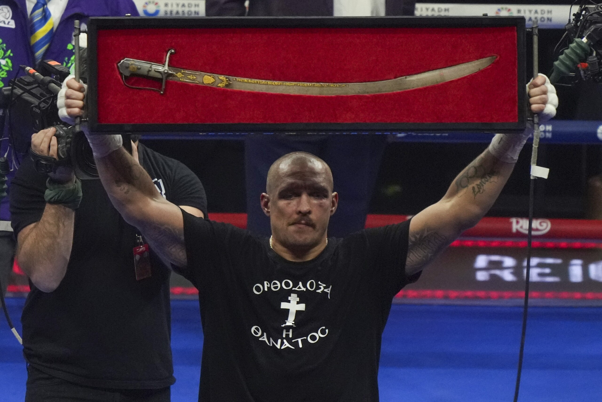 ukraine heavyweight champion usyk to trump open your eyes and stop the war scaled