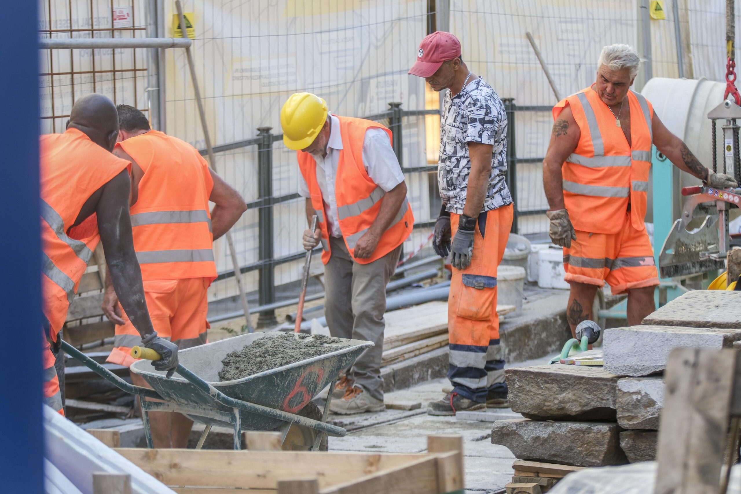 employment istat 0 1 in march decline of 16000 units scaled
