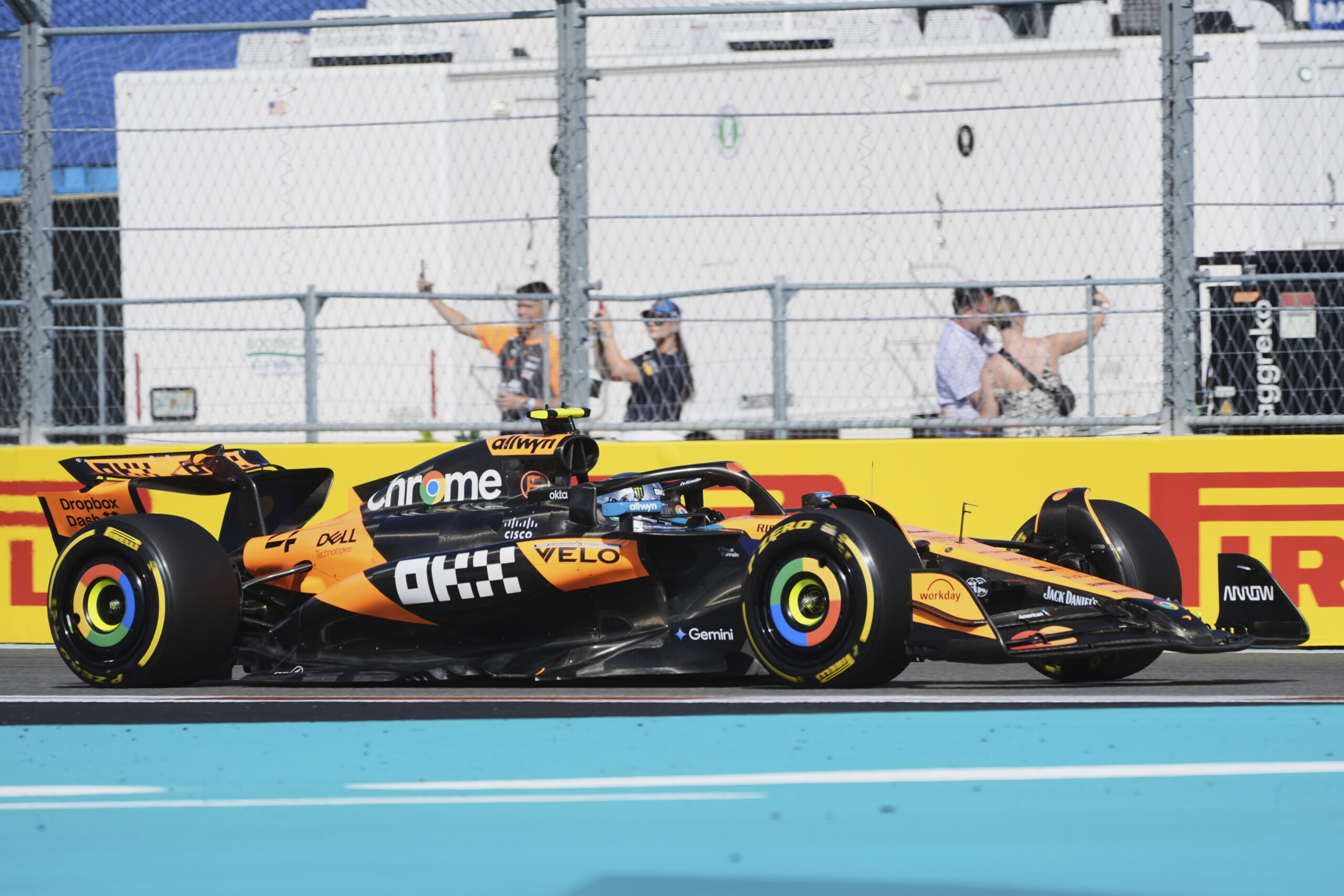f1 miami grand prix norris wins sprint ahead of piastri hamilton third scaled