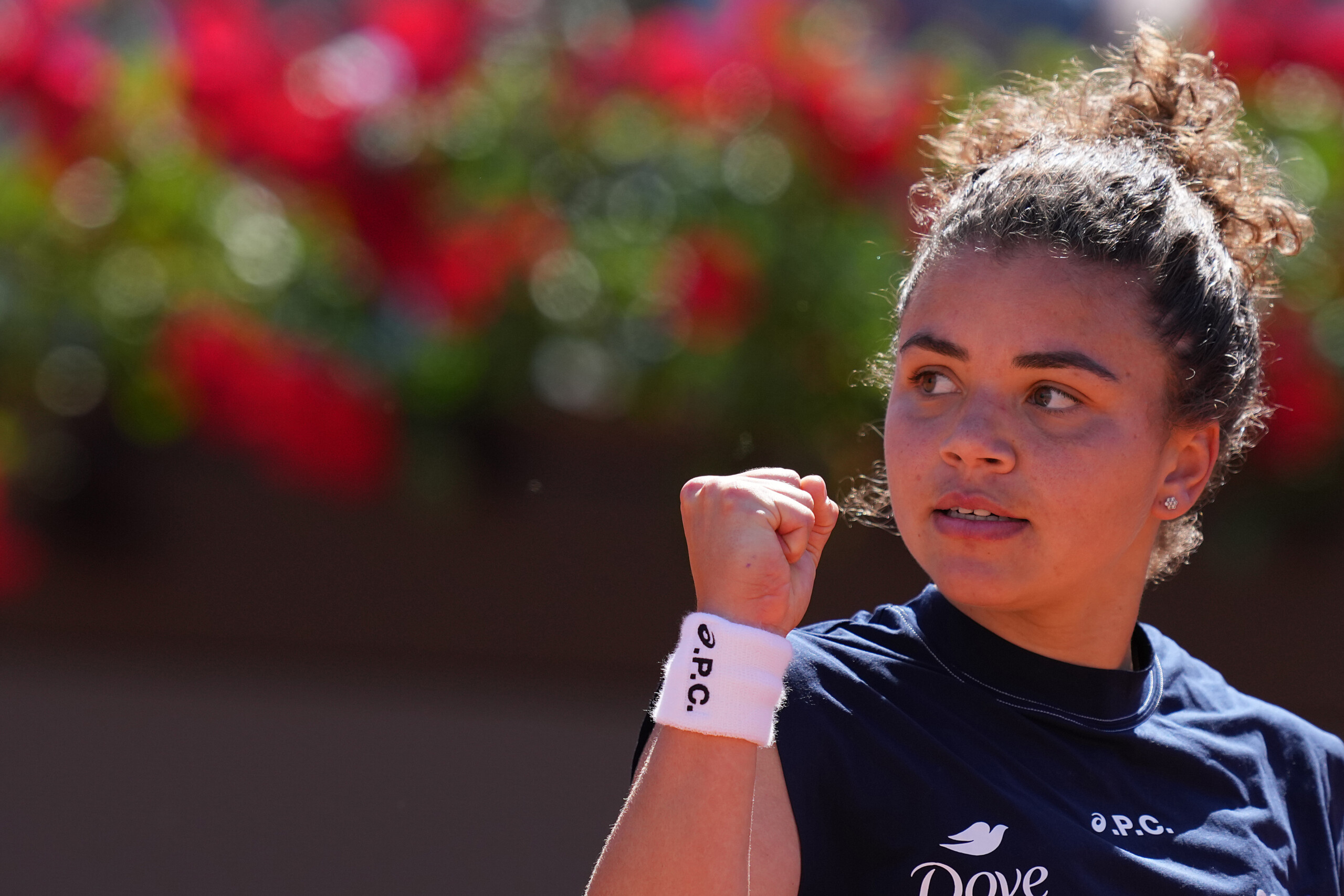 internazionali paolini reaches the round of 16 jabeur defeated in two sets scaled