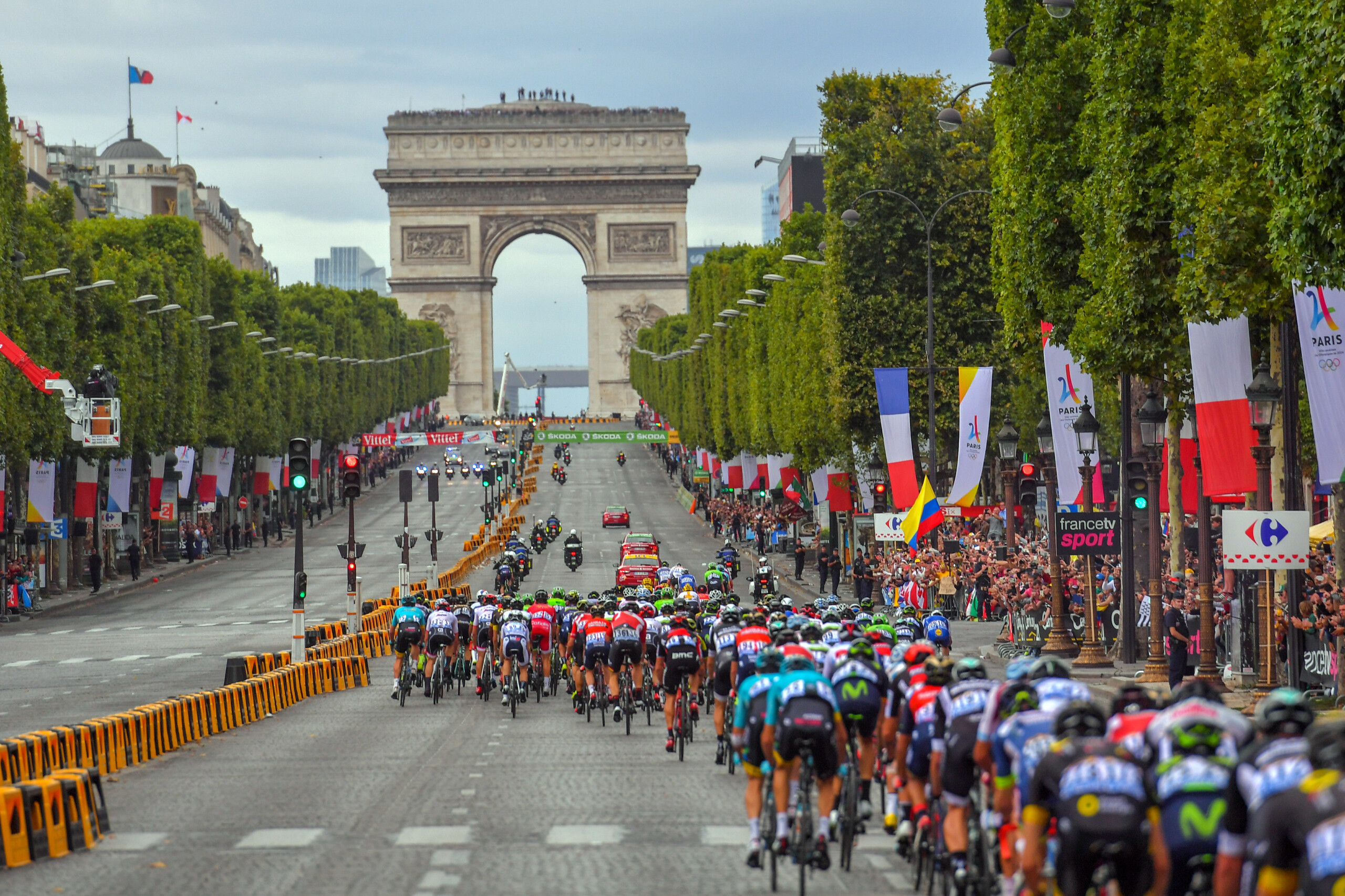tour de france final stage returns to champs elysees with montmartre climb scaled