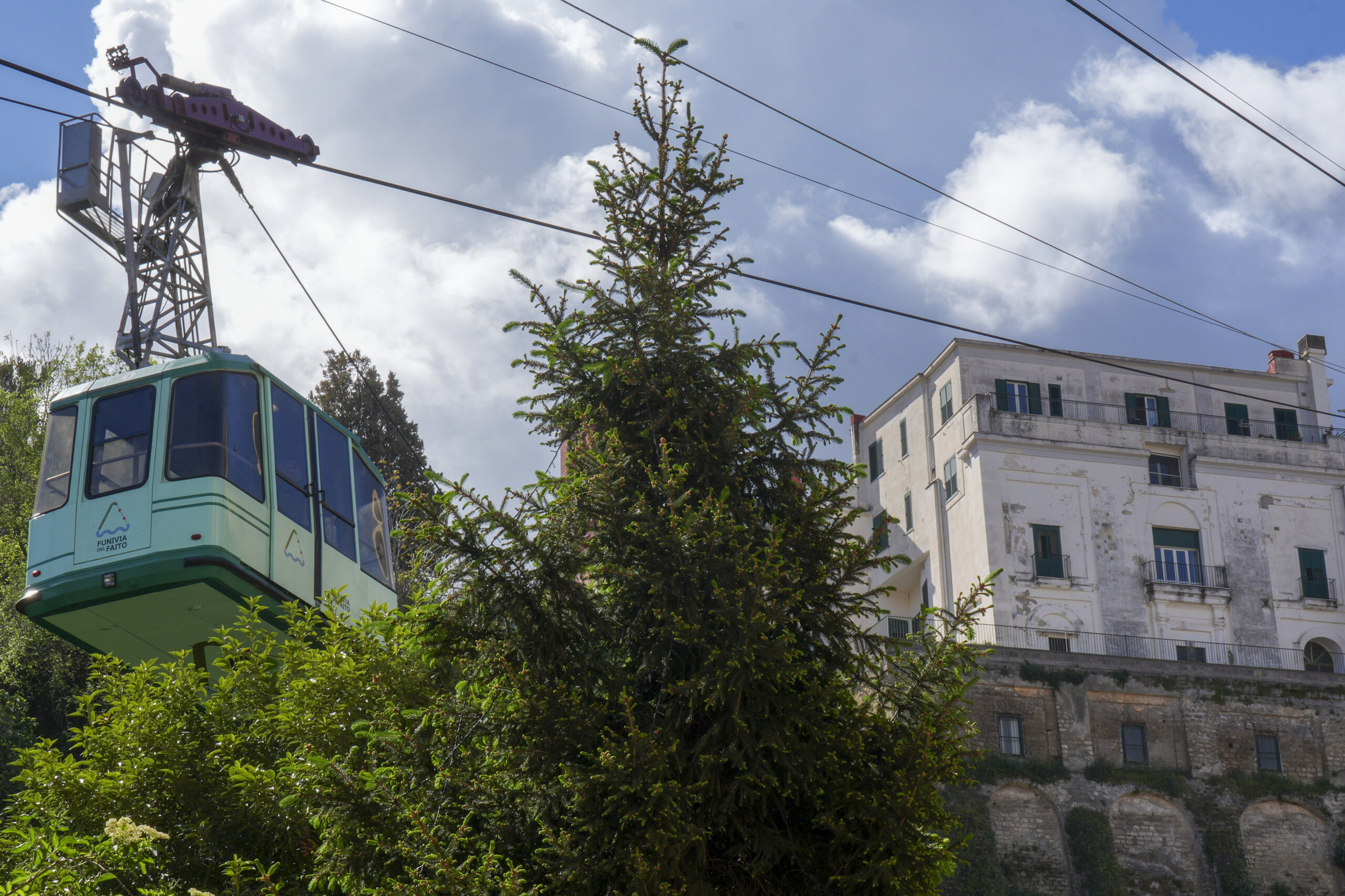 faito cable car 25 people under investigation for cabin collapse including eav president scaled