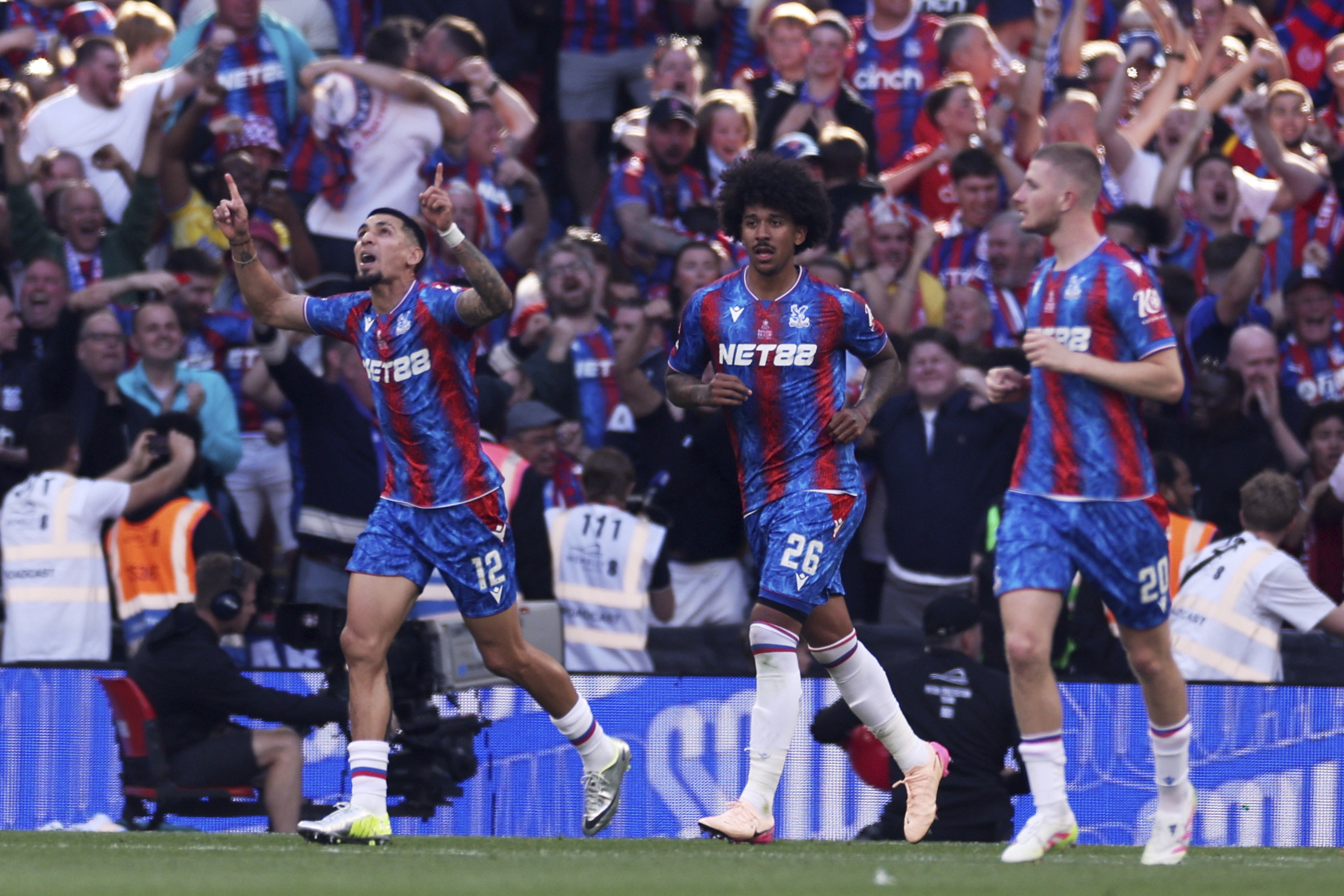 crystal palace wins the fa cup in a surprise victory manchester city knocked out 1 0