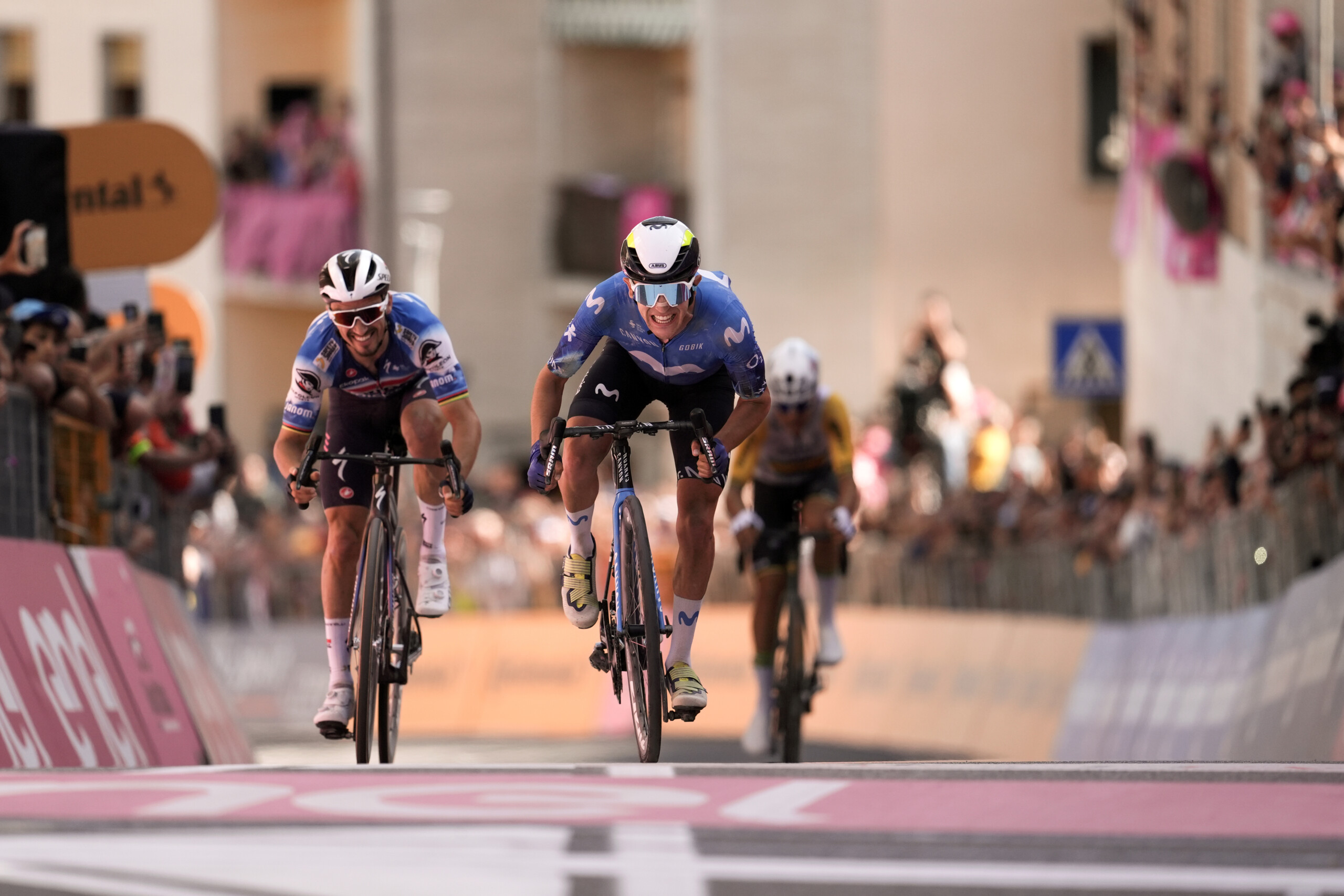 giro ditalia australias plapp wins stage 8 ulissi takes the pink jersey scaled