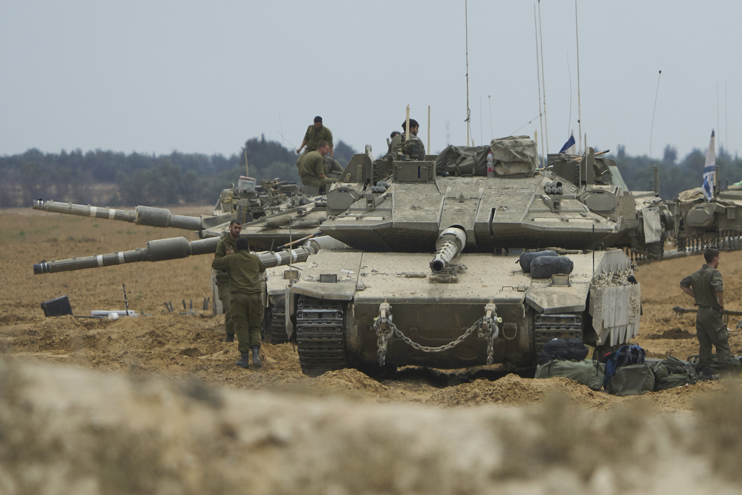 middle east media reports idf armoured vehicles advancing in central gaza scaled
