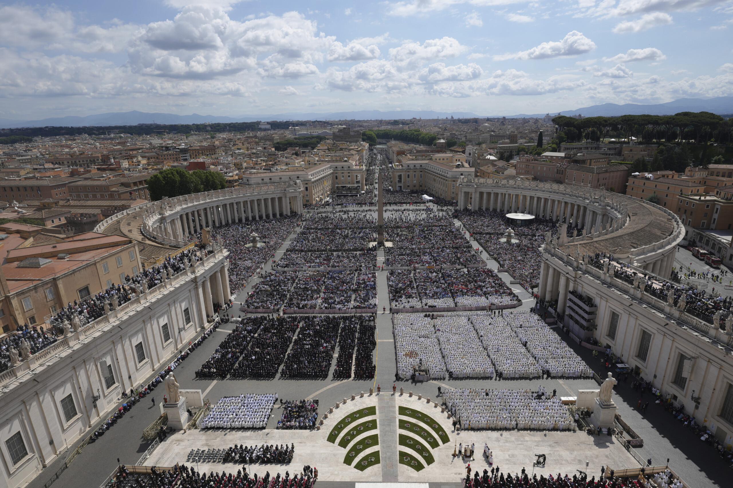 pope leone xiv 150000 people at the inaugural mass scaled