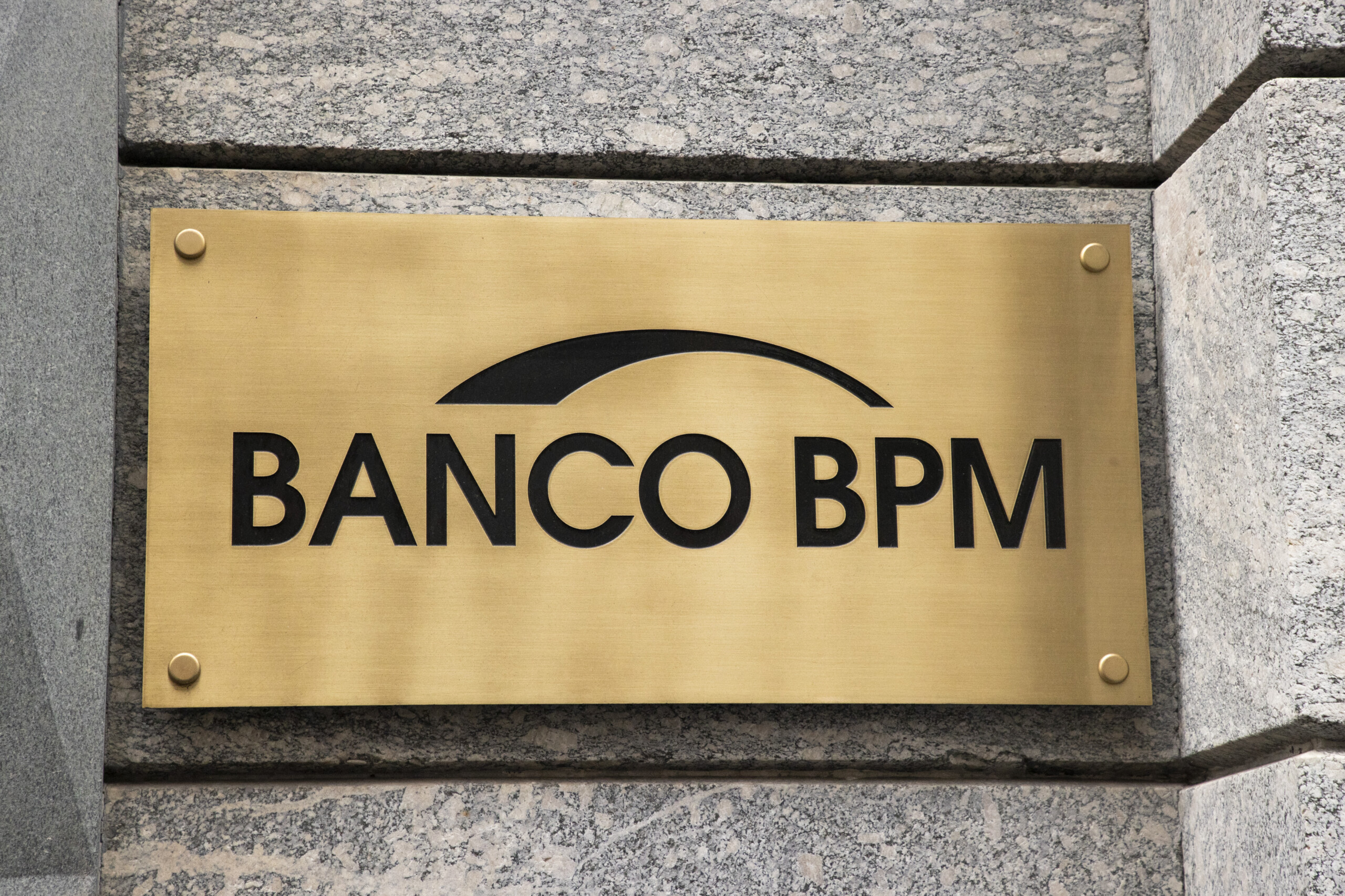 consob suspends unicredits public exchange offer for banco bpm for 30 days scaled