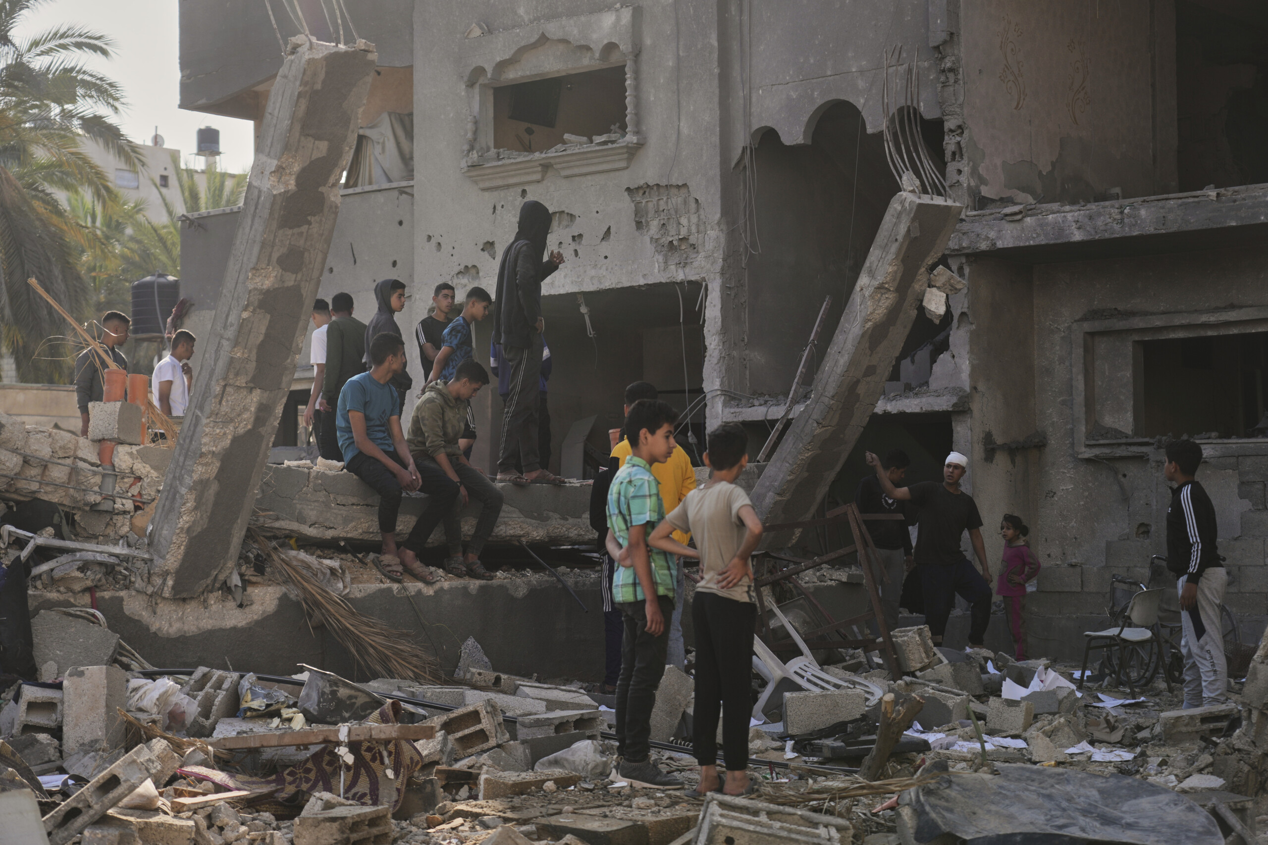 middle east israeli raid hits doctors home in gaza killing nine of her children scaled