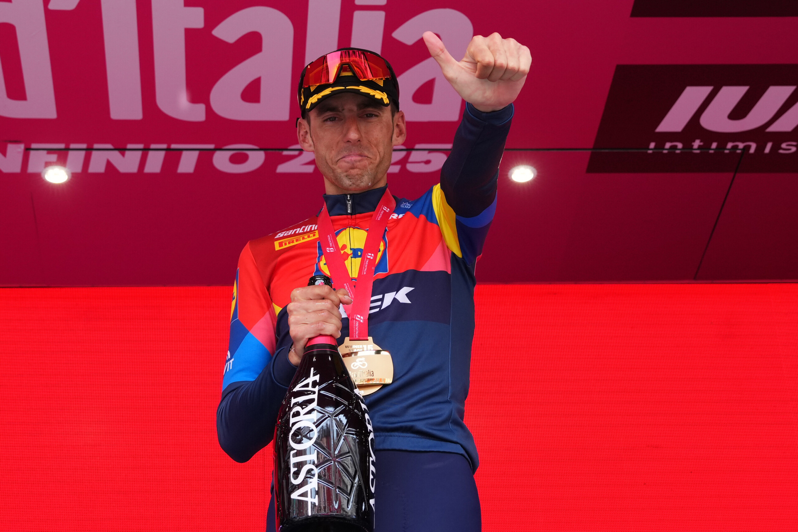 giro ditalia verona wins 15th stage del toro remains in pink scaled