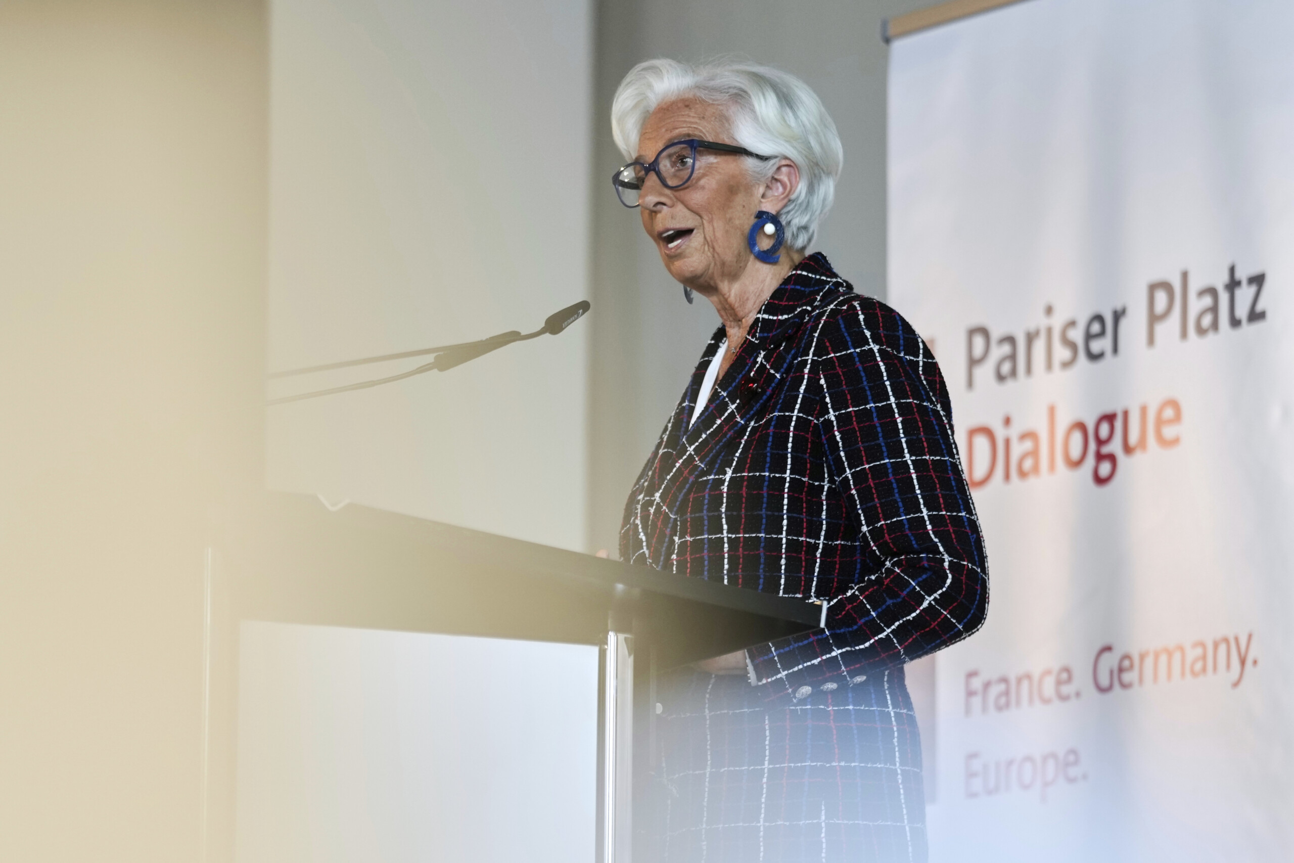 ecb denies rumors of departure lagarde determined to complete her mandate scaled