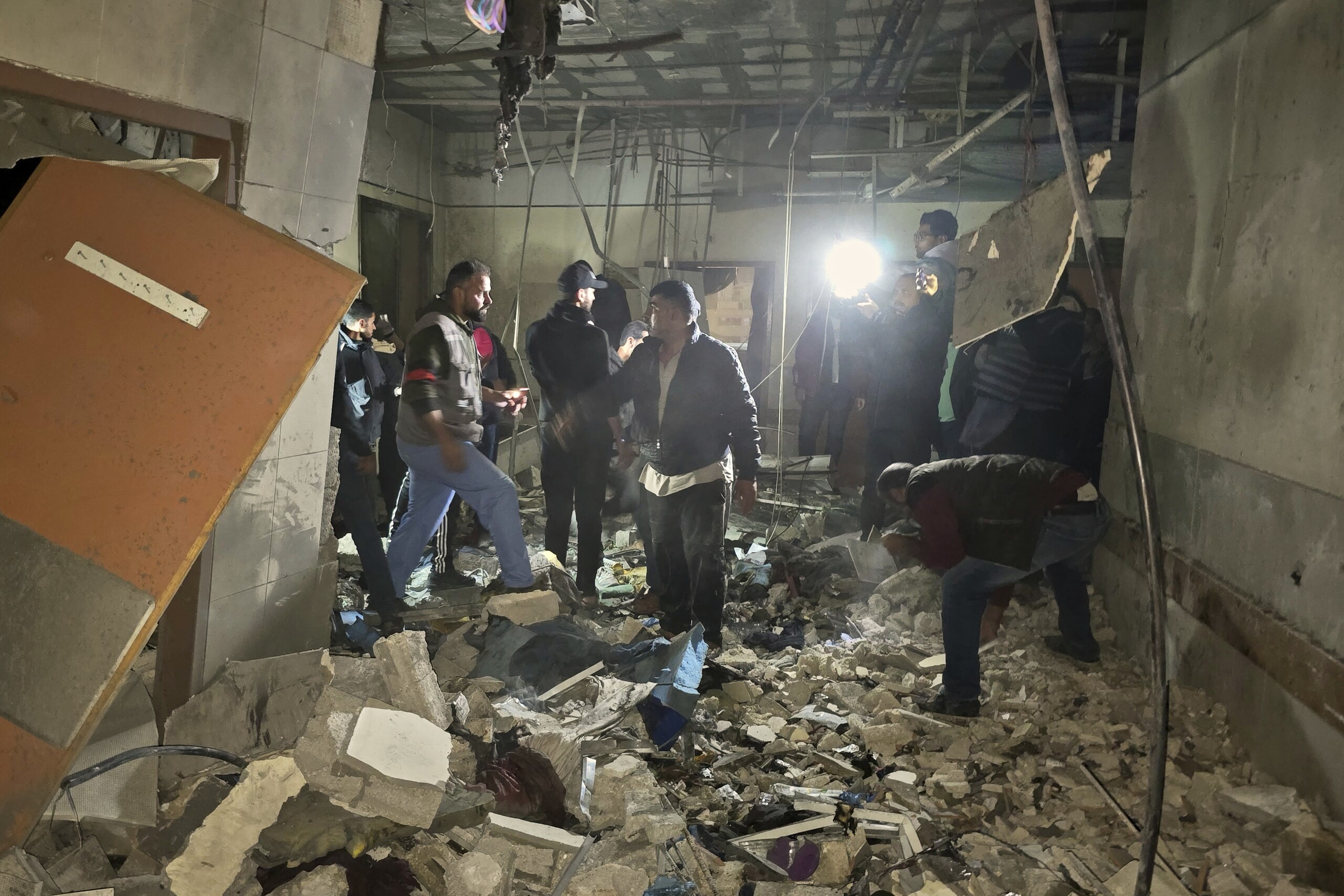 middle east media reports idf attacks al ahli hospital in gaza city killing four people including reporters scaled