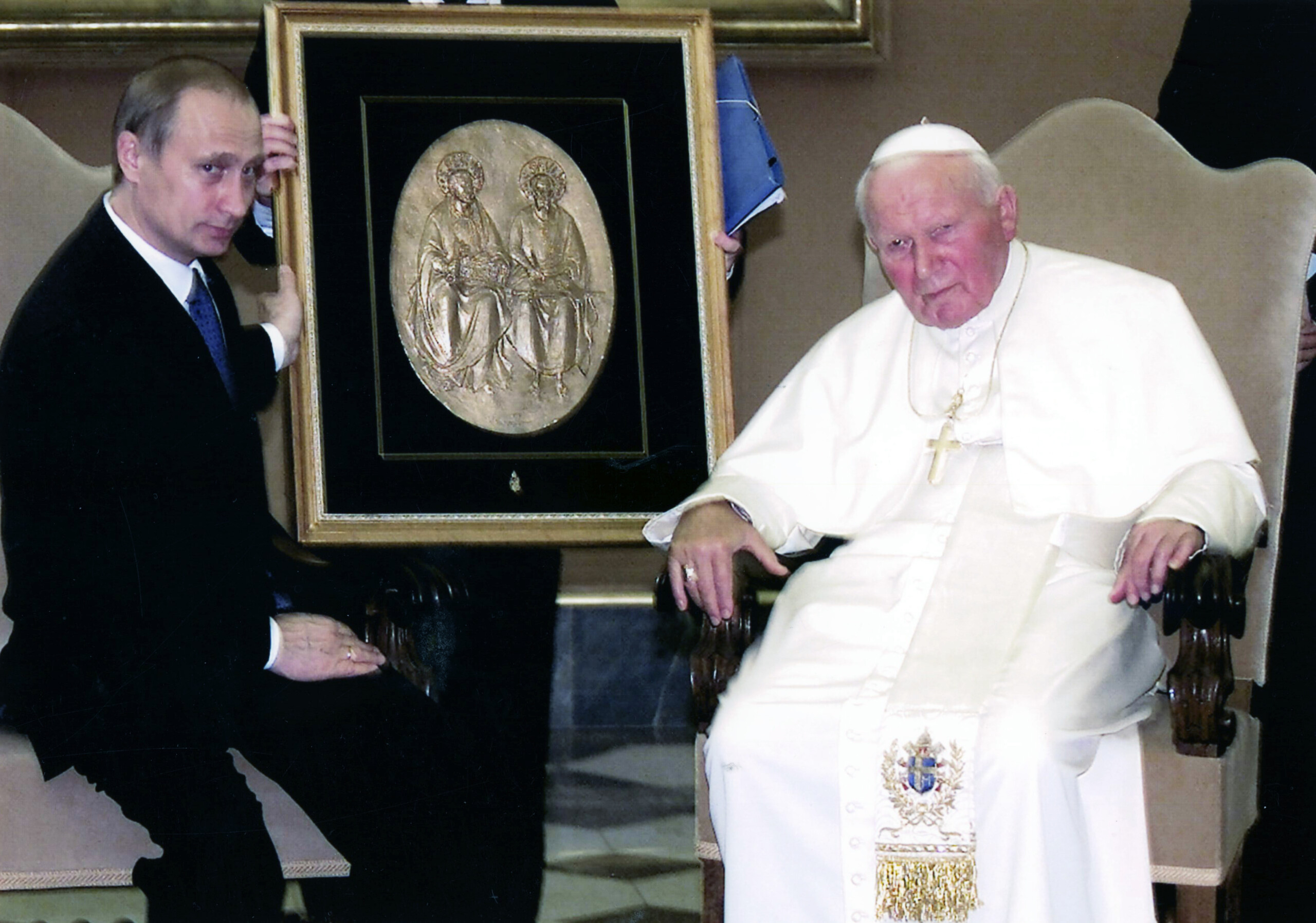 rome a man pretending to be a doctor who treated pope john paul ii and promising cures for autism has been arrested scaled