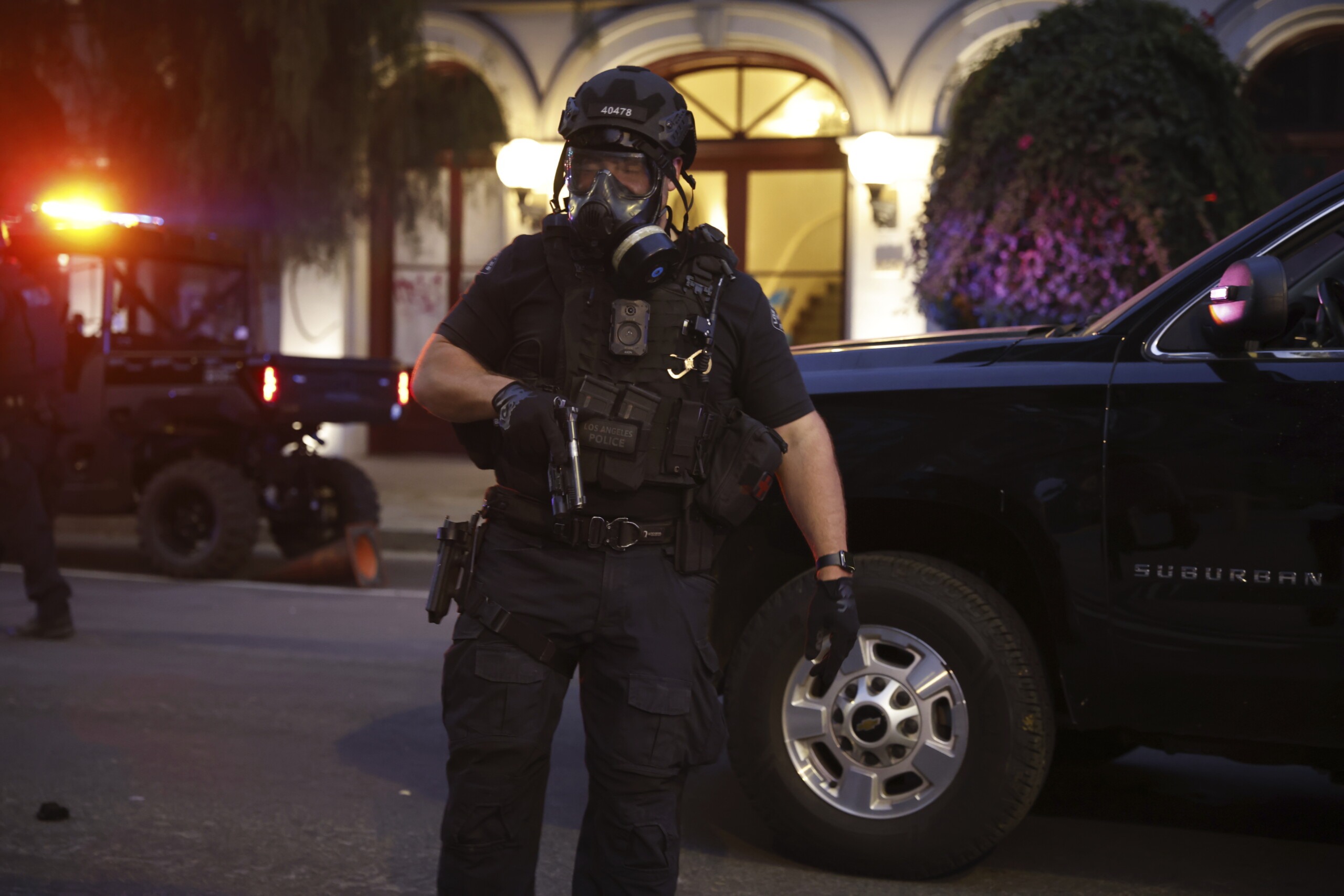 los angeles mayor imposes curfew from 8 p m to 6 a m scaled