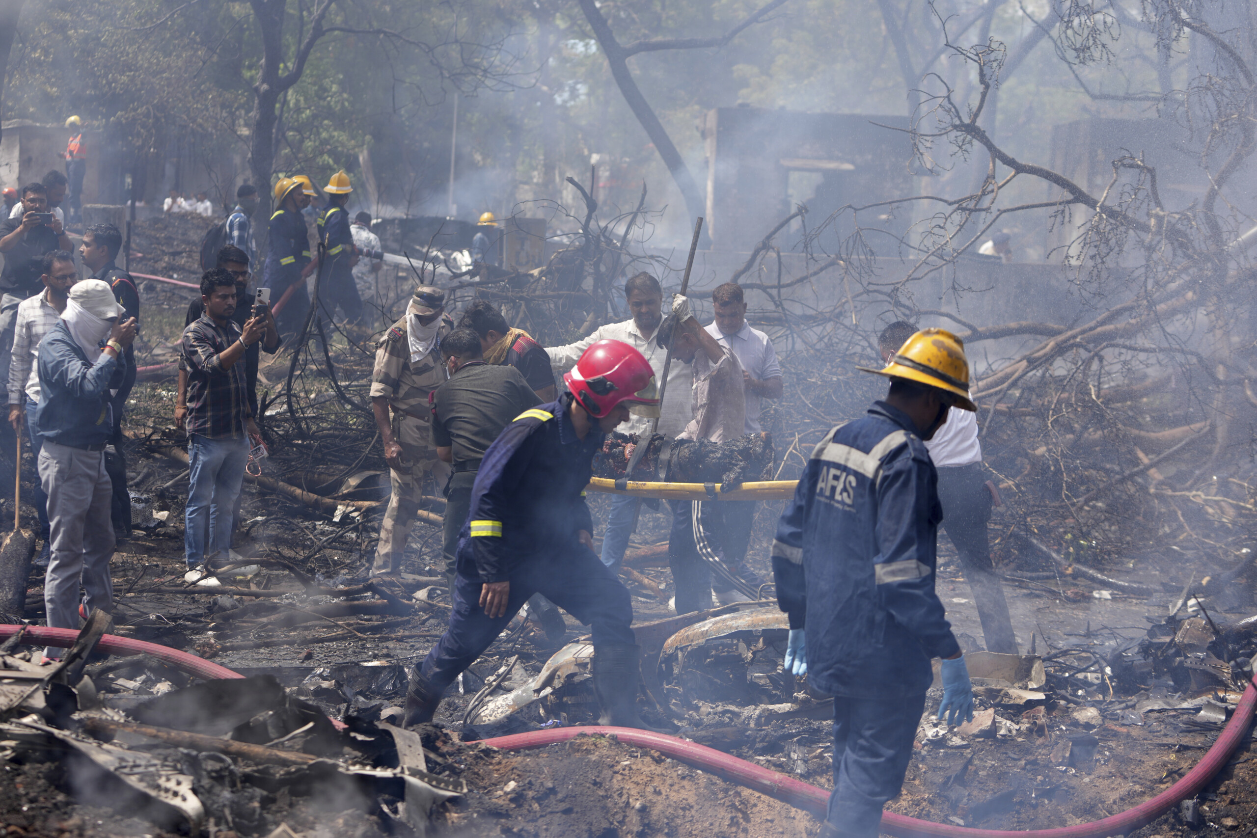 india police over 200 bodies recovered from the crash site scaled