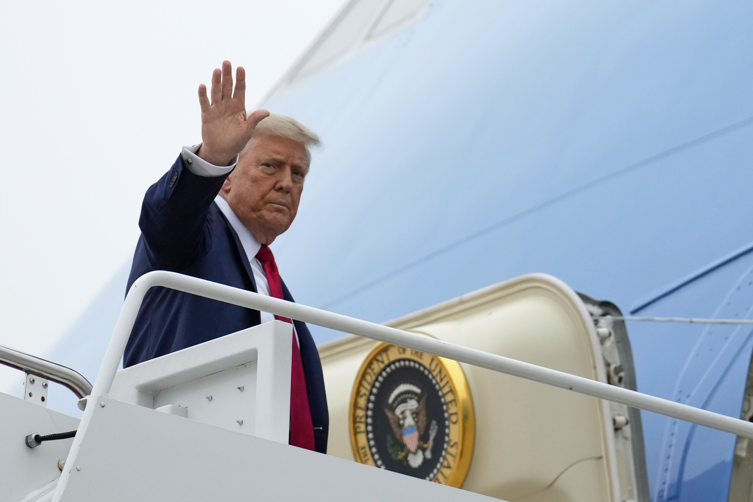 usa trump mobile is coming it will produce cell phones and operate call centers scaled