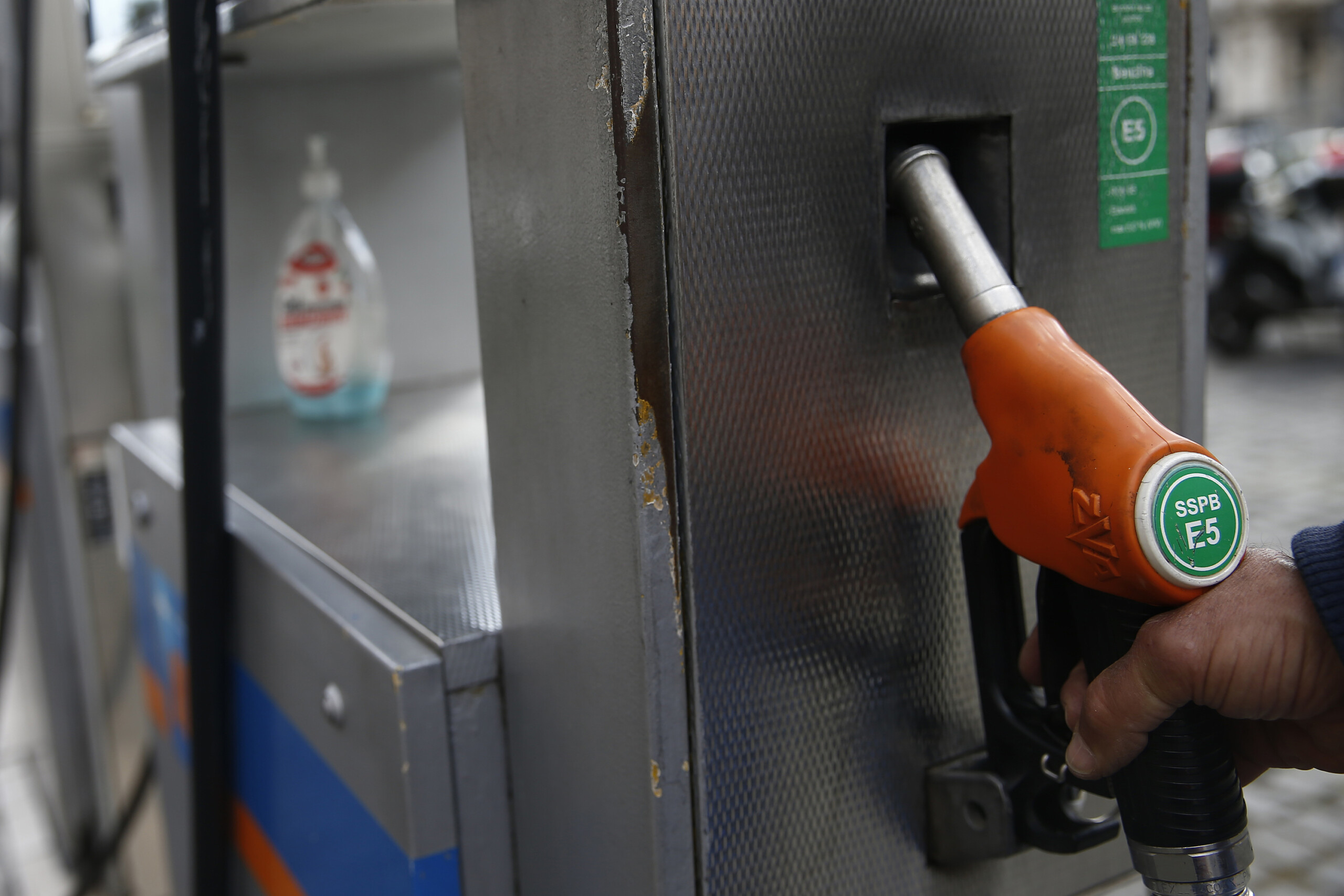 eu ft considering carbon tax on domestic heating and petrol scaled