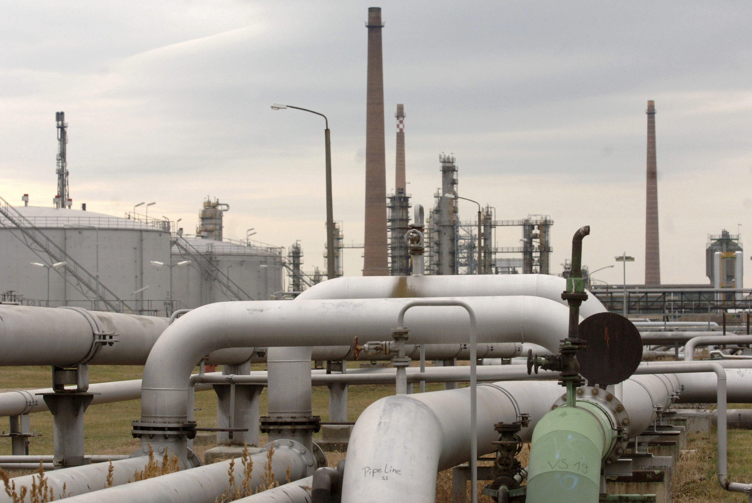 eu goodbye to russian gas and oil imports by 2027 scaled