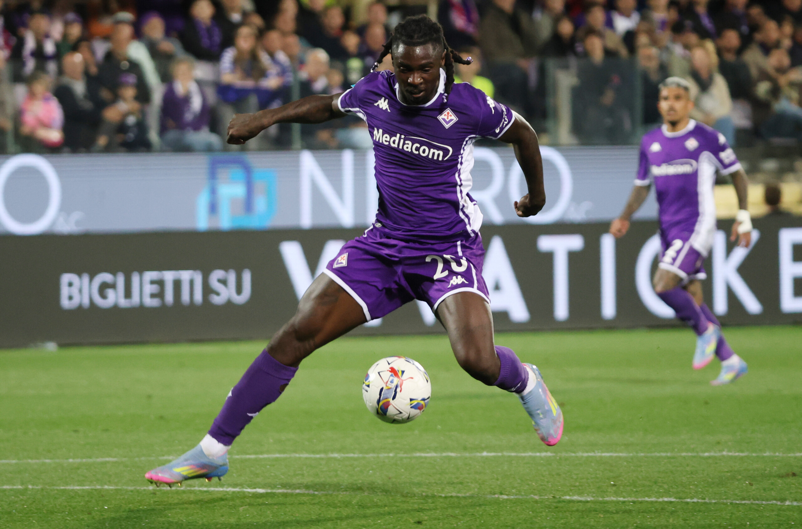 fiorentina to play friendly at old trafford against manchester united on august 9 scaled