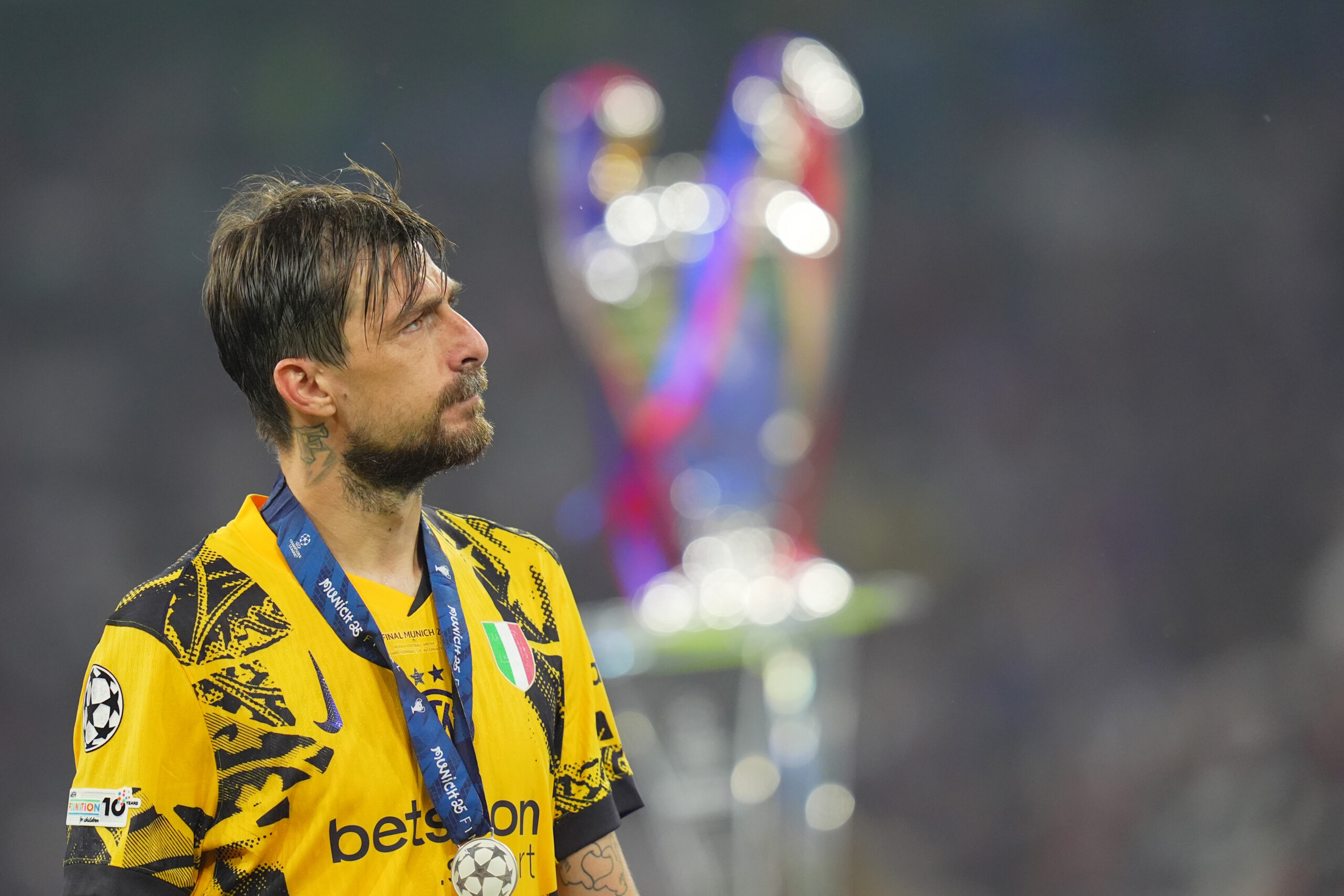 mondiale club acerbi nervous with psg fan ill beat you up scaled