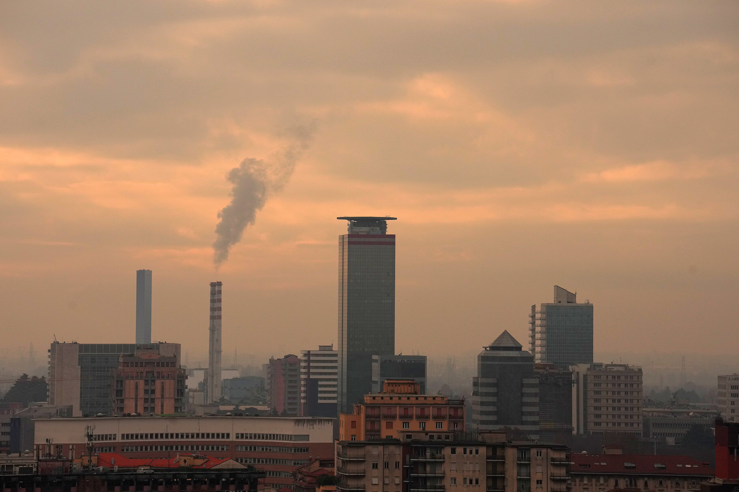 smog council of ministers approves air quality plan 2 4 billion euros to combat pollution scaled