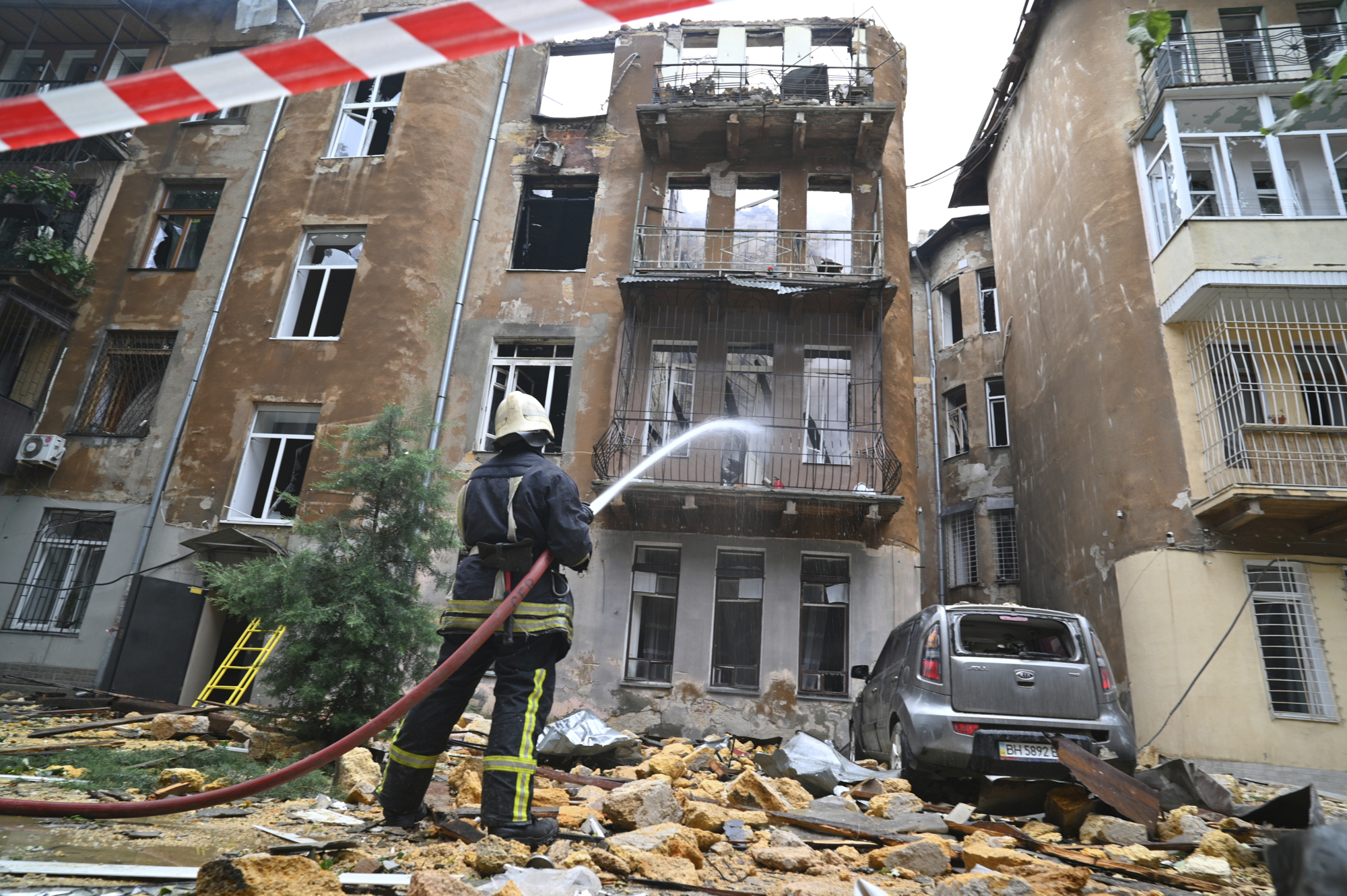 ukraine russian missiles strike kiev overnight killing five and injuring 13