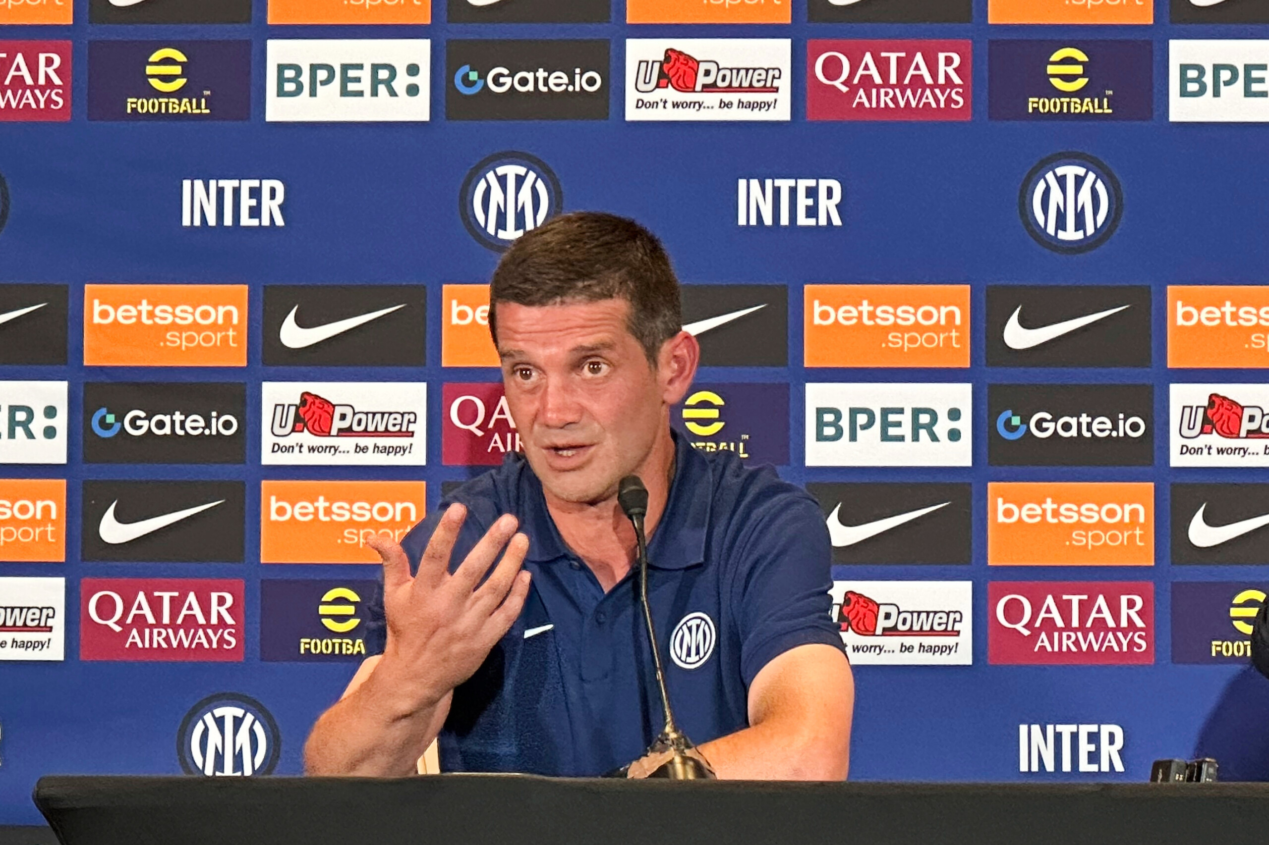 club world cup chivu the team has the right mentality and motivation lets forget about the champions league scaled