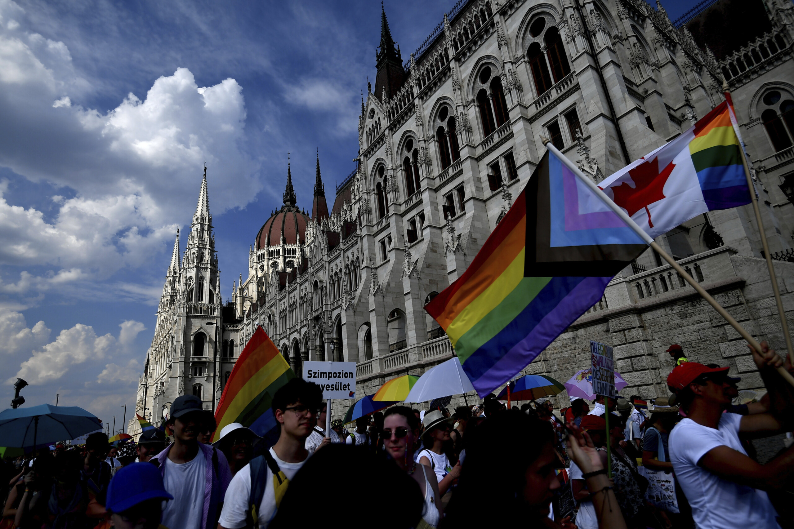 pride budapest the far right tries to occupy the square dispersed by police scaled