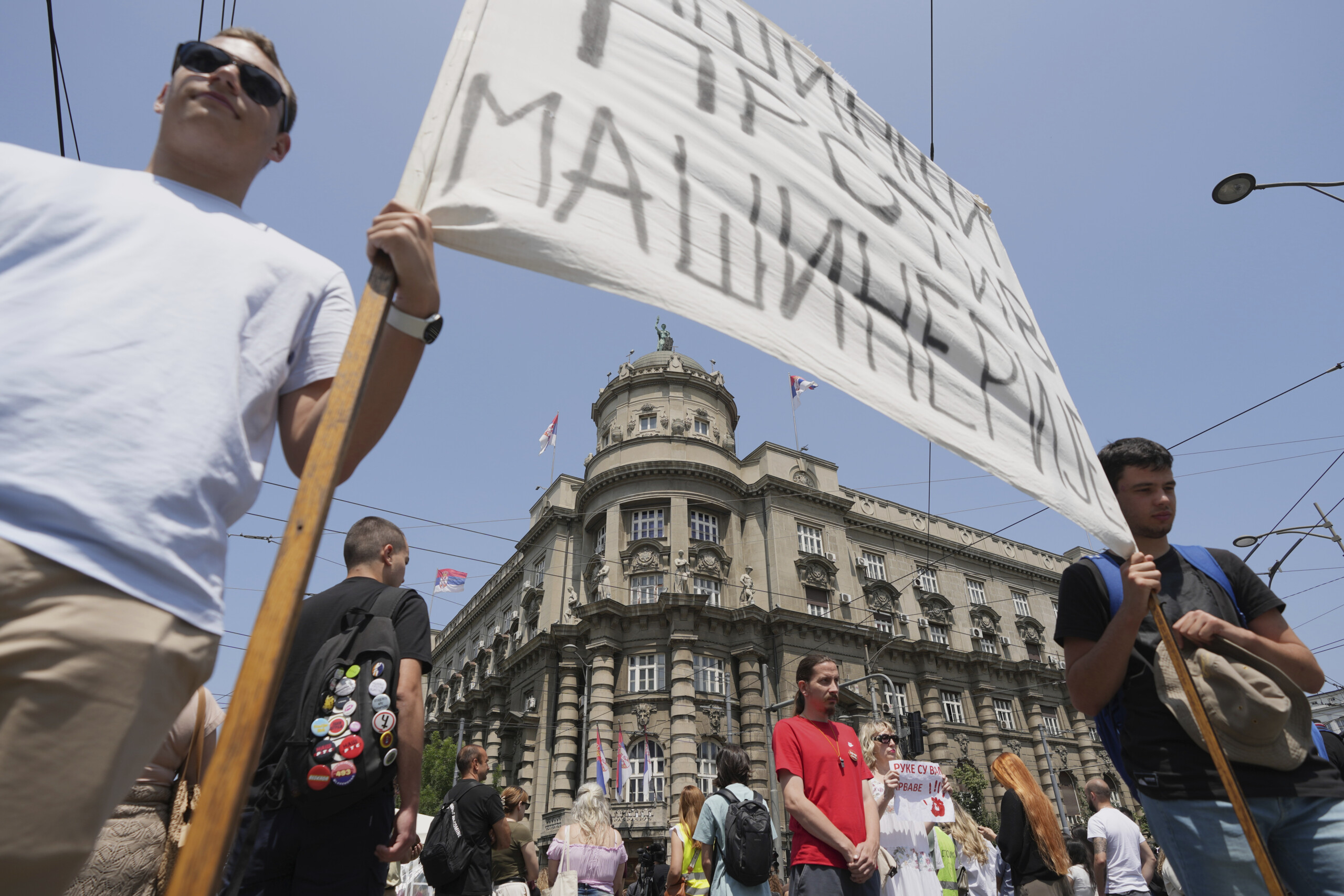 serbia new anti government protests in belgrade over early elections scaled