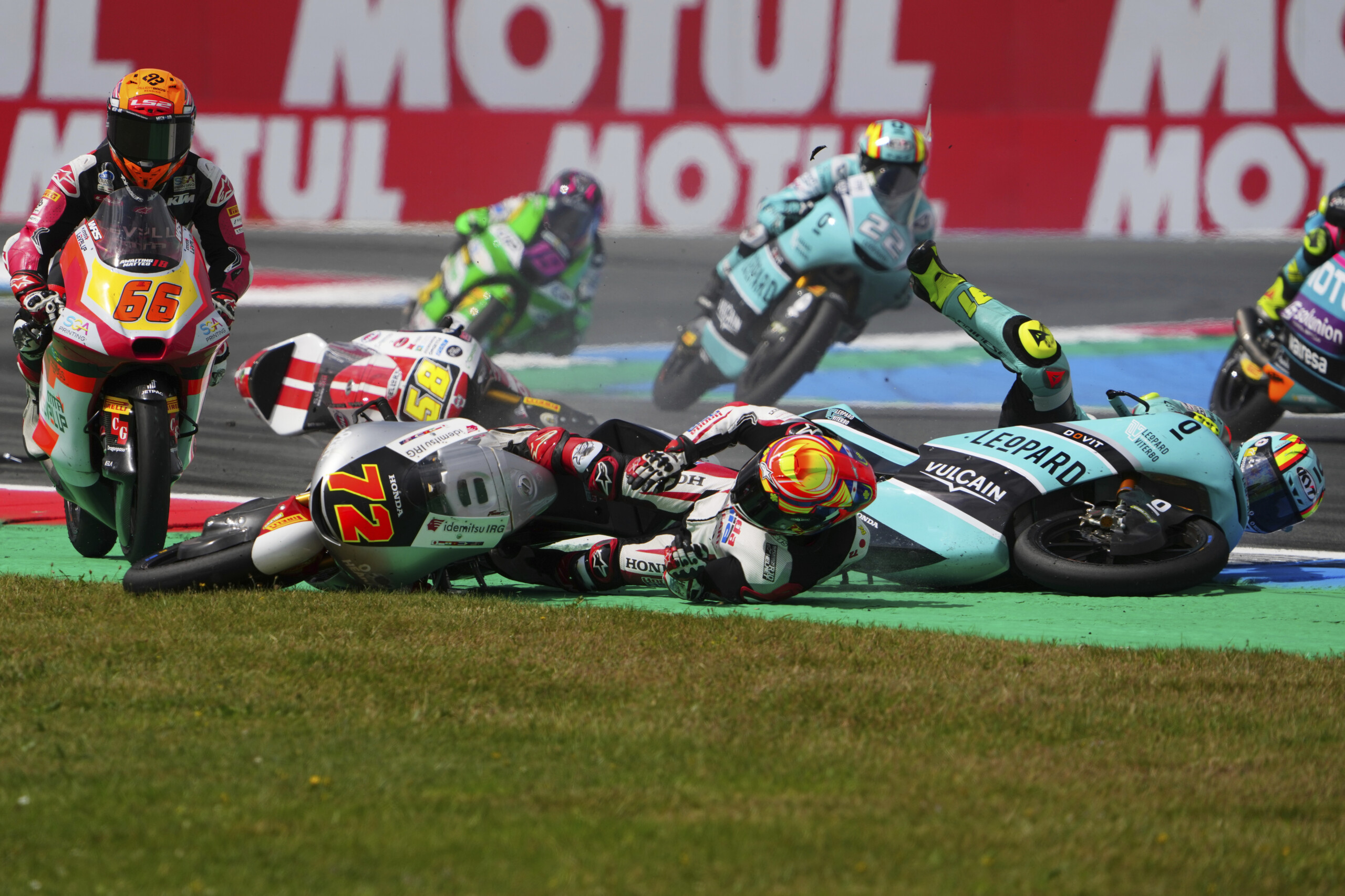 motorcycle world championship dutch grand prix rueda wins in moto3 nasty crash for lunetta scaled