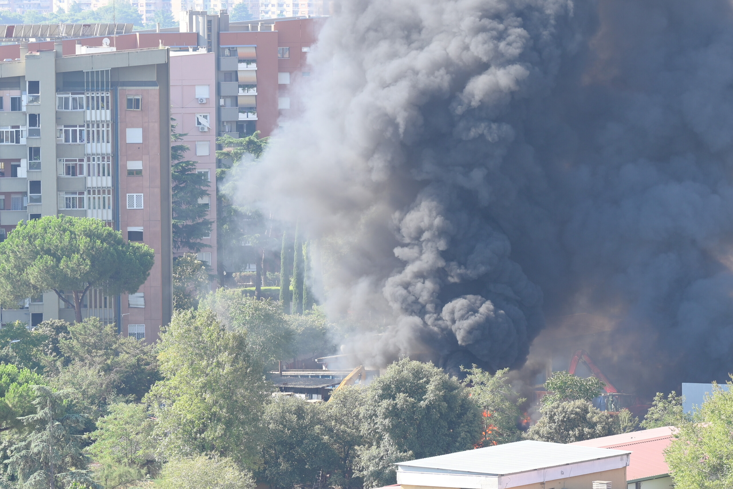 explosion in rome 50 evacuated and 36 injured two in critical condition scaled