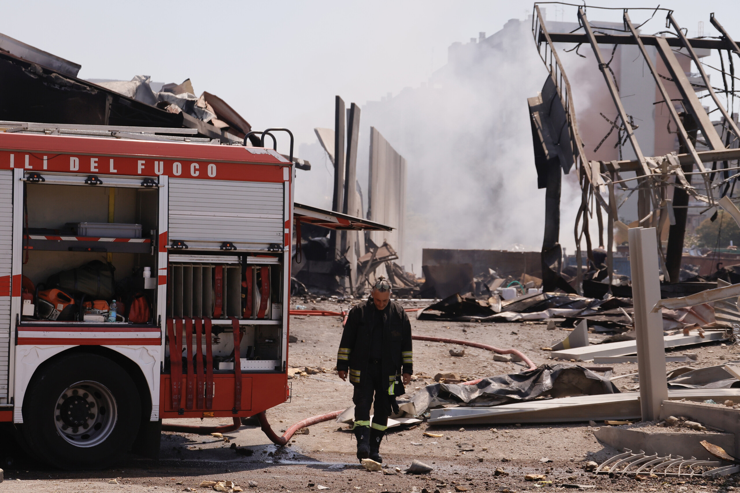explosion in rome firefighters bring blaze under control scaled