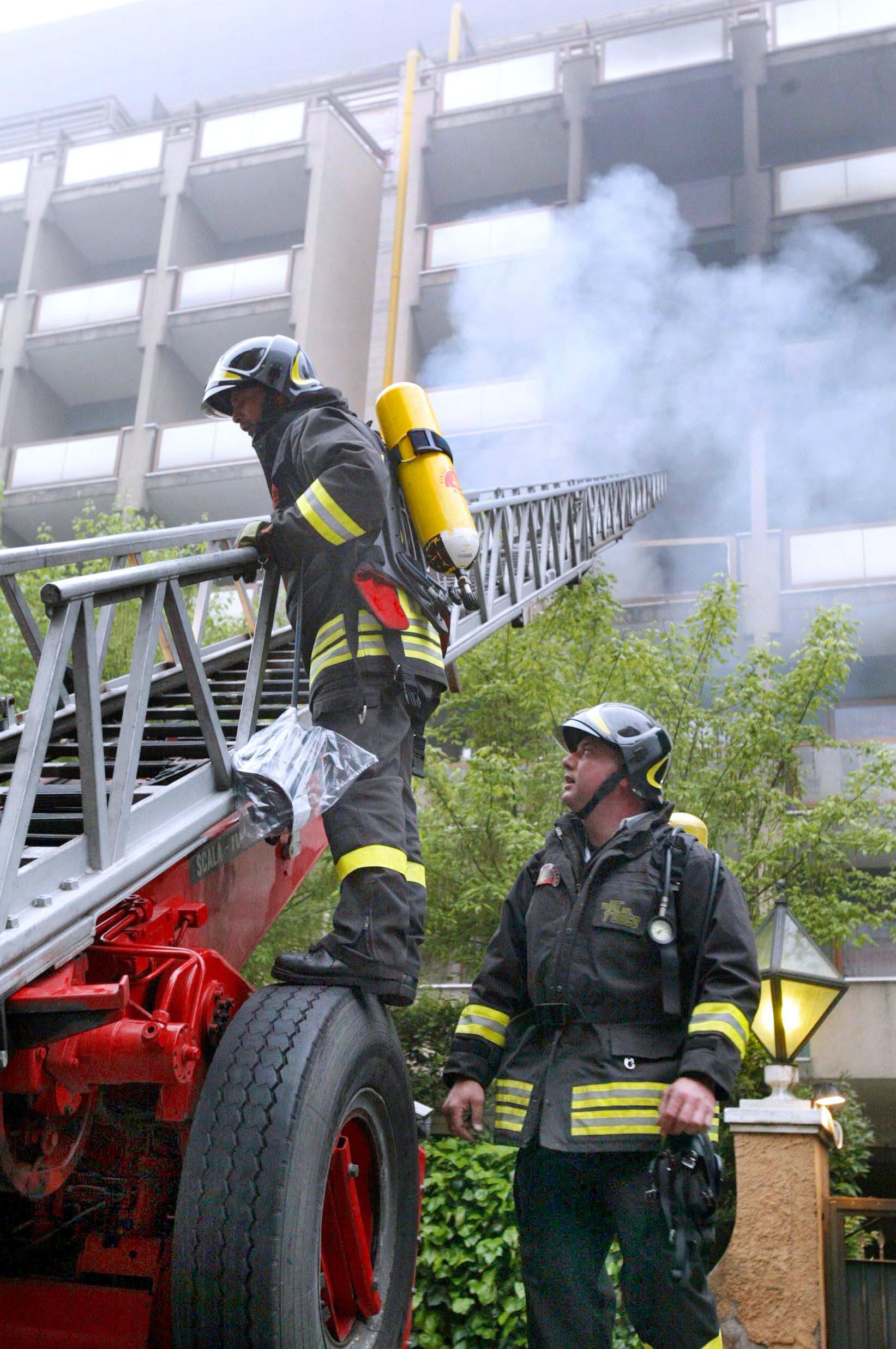 rome gas depot explodes in prenestino several injured