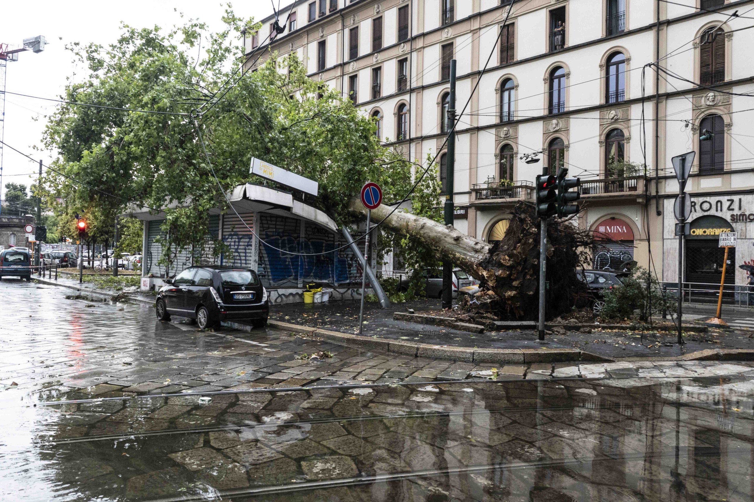 bad weather over 500 fire brigade interventions in lombardy since yesterday scaled
