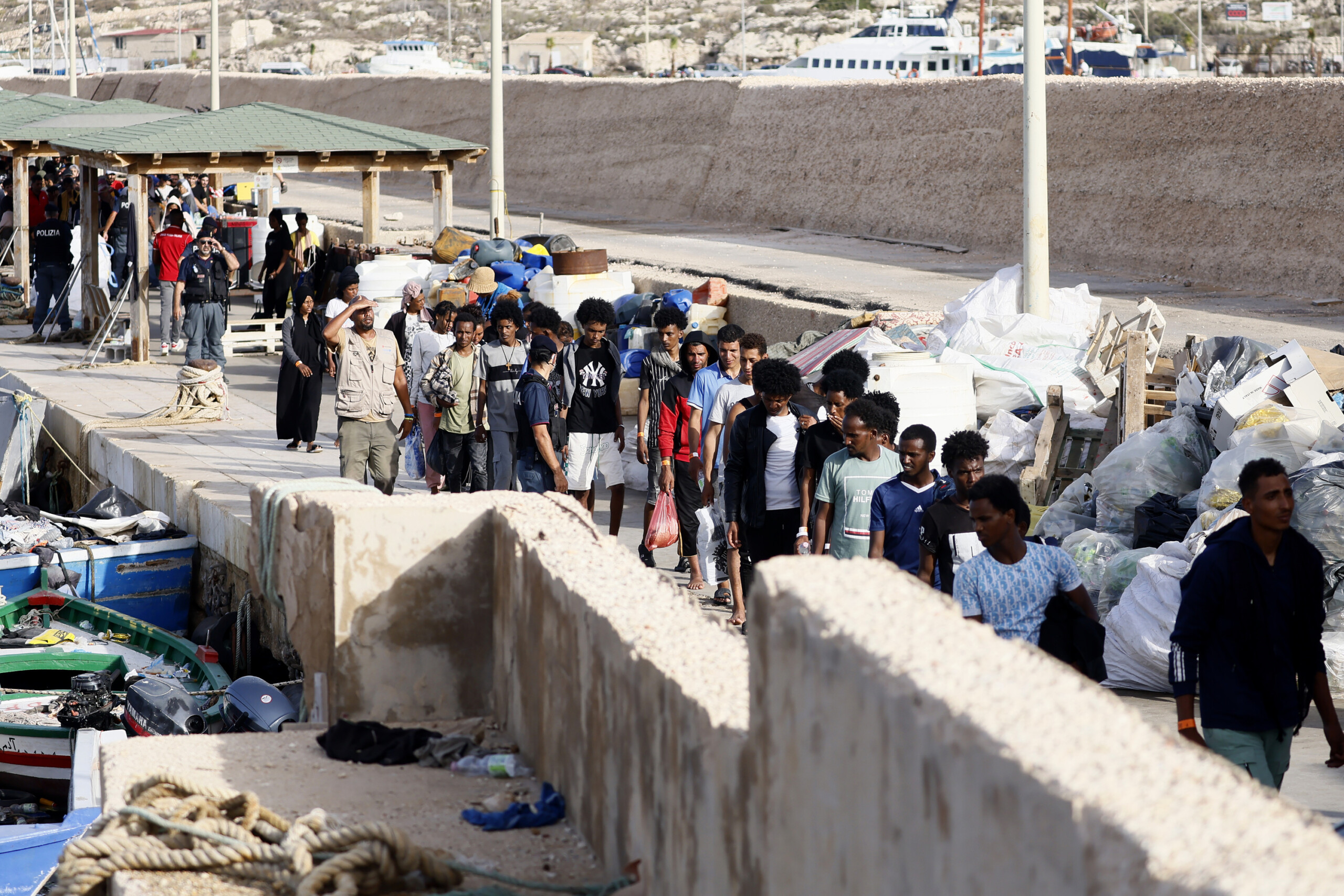 migrants 31238 people landed in italy since the beginning of the year scaled