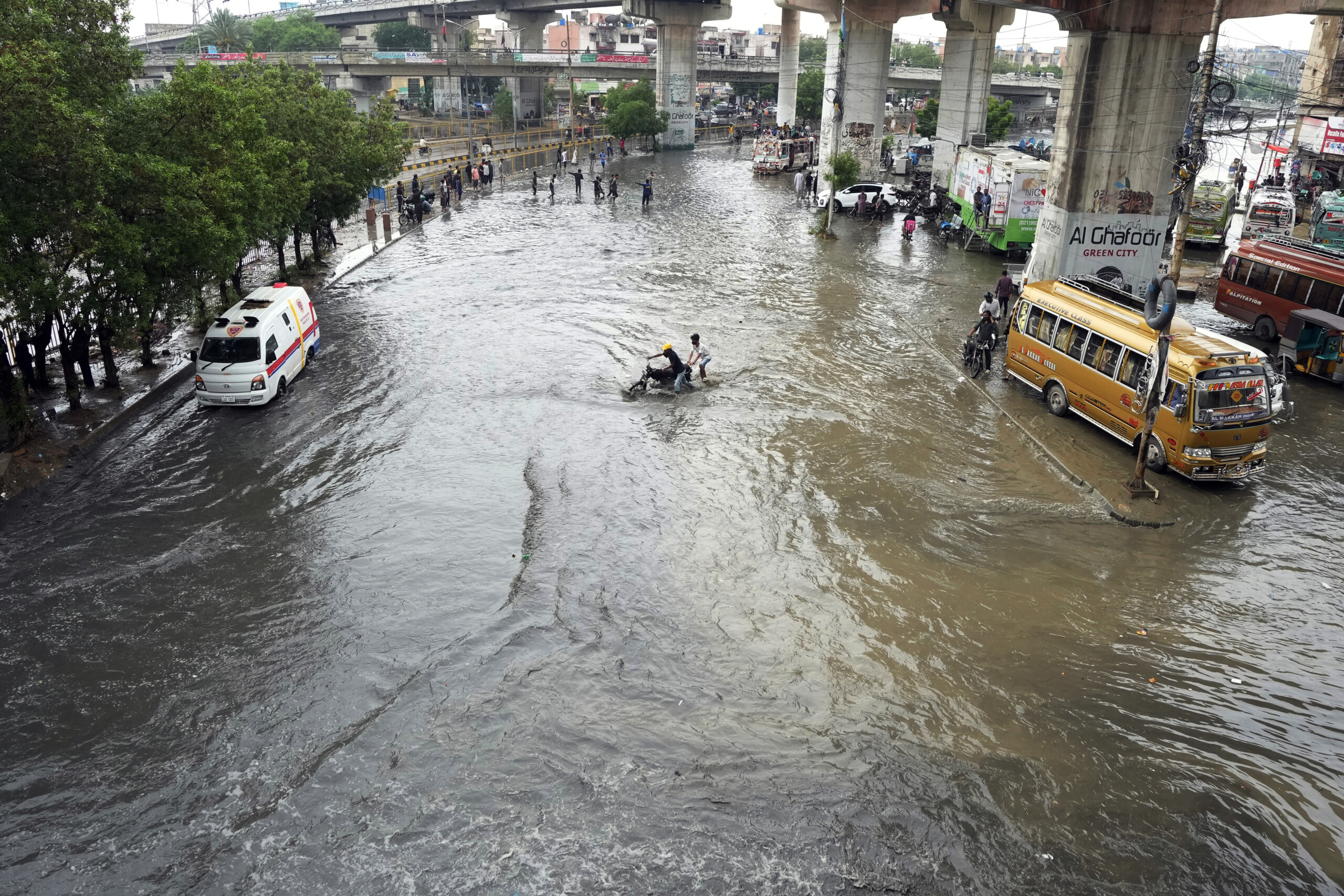 pakistan over 70 dead and 130 injured in floods in 10 days scaled