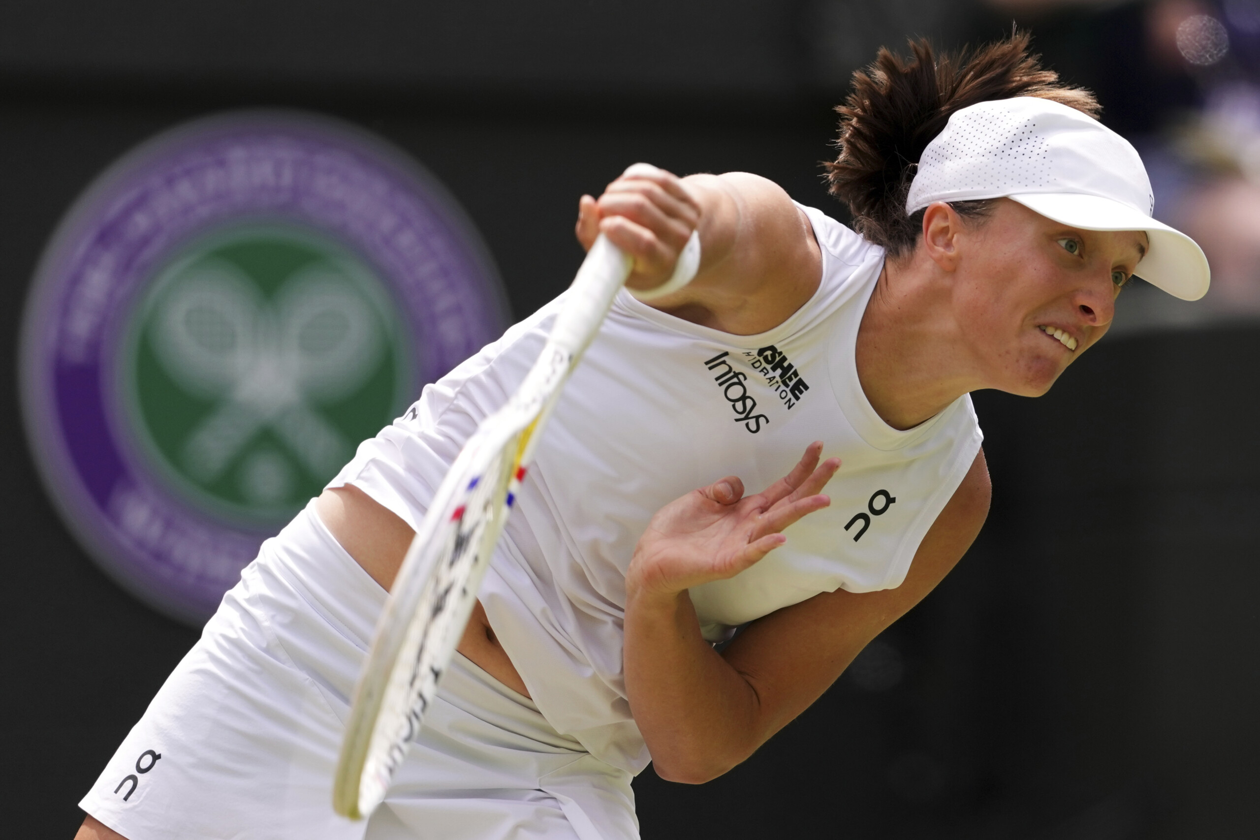 wimbledon swiatek in semifinals defeated samsonova scaled