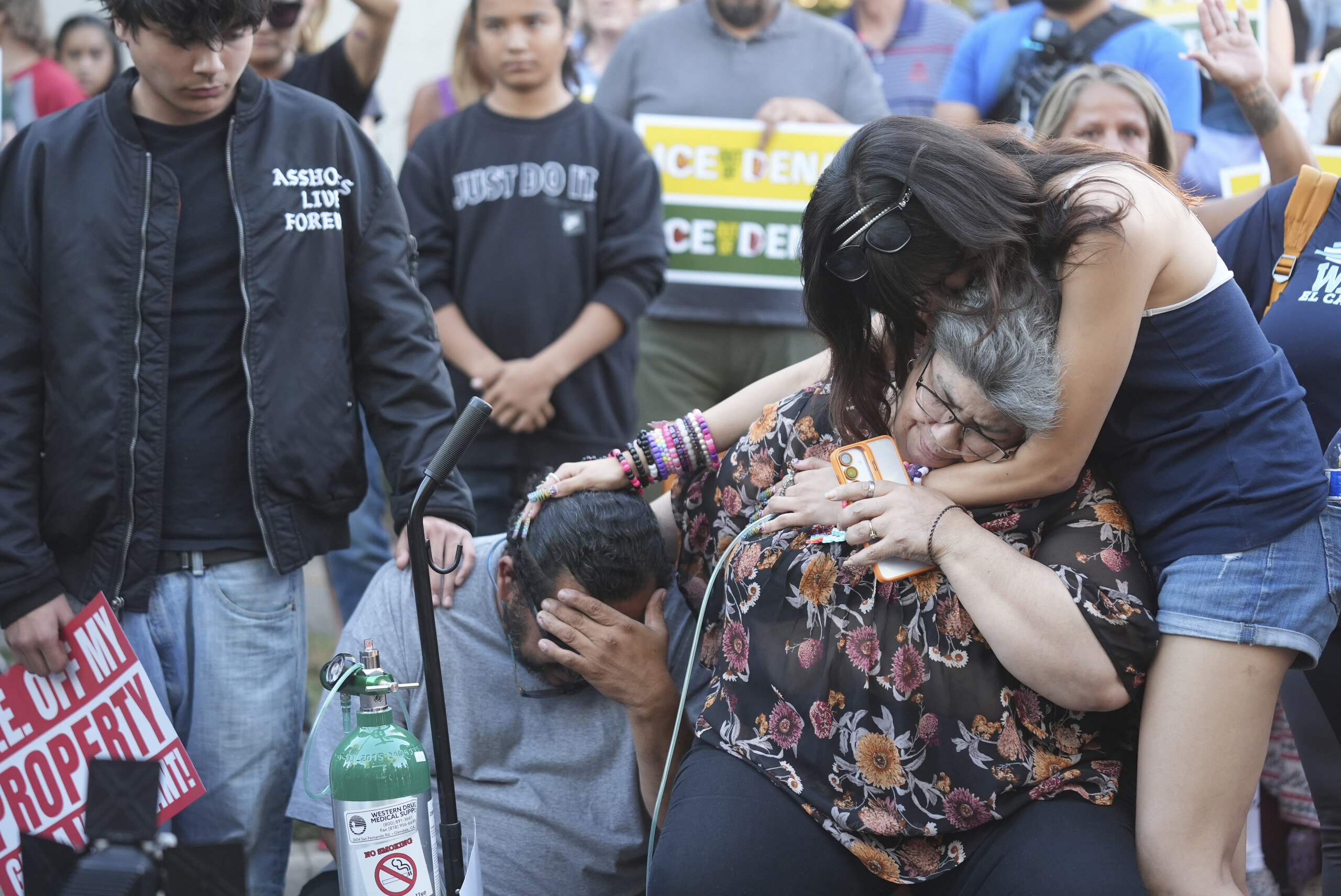 usa protests against immigration raid in california 200 arrests scaled