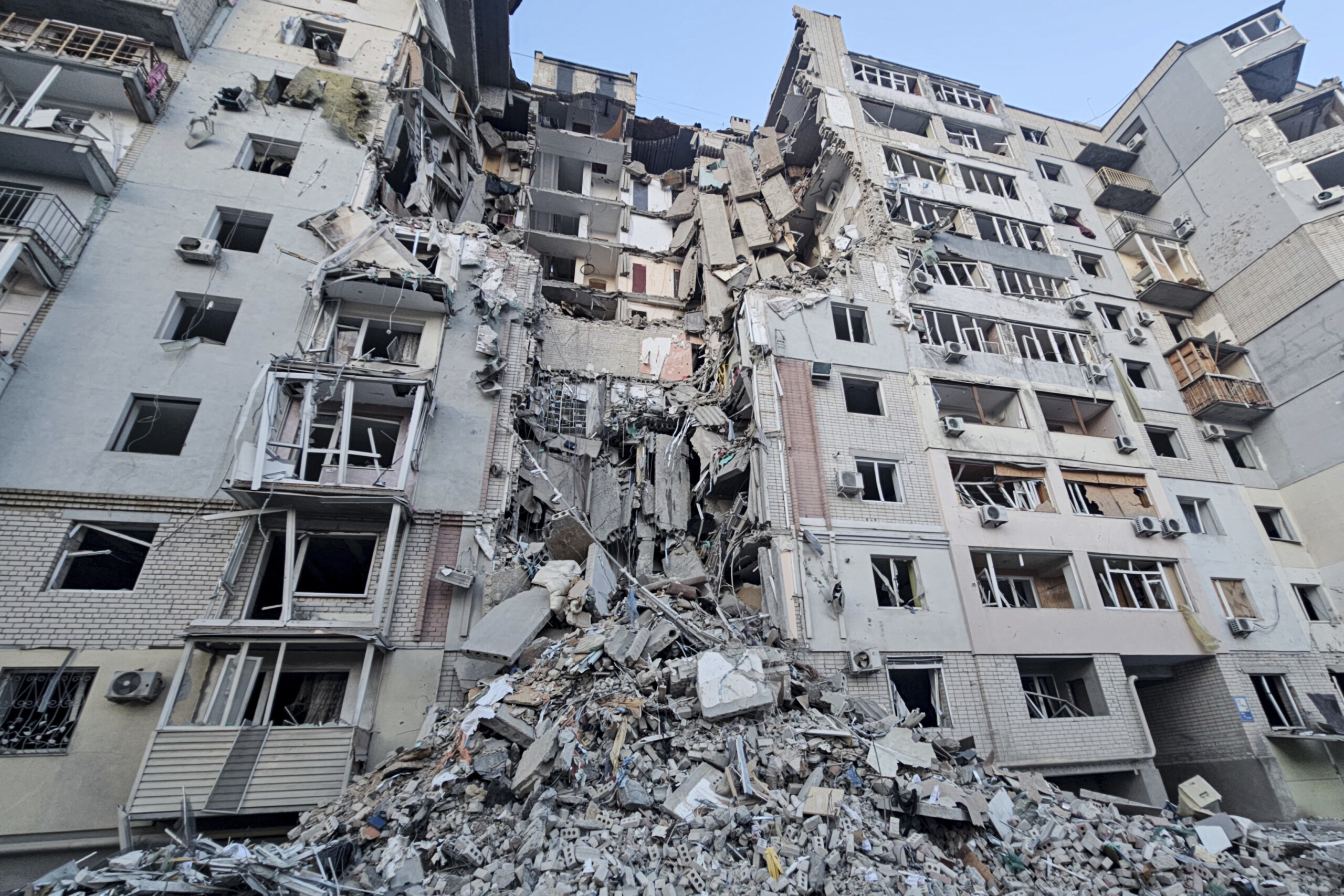 ukraine four dead in russian raids overnight in donetsk and kherson scaled