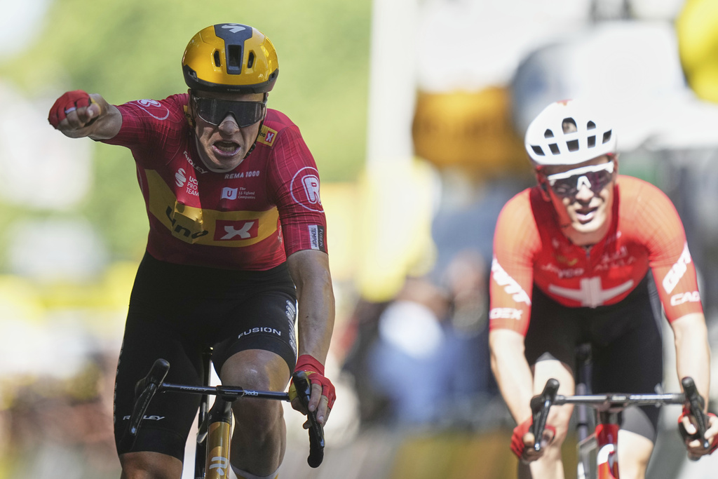 tour de france jonas abrahamsen wins stage 11 healy retains yellow jersey