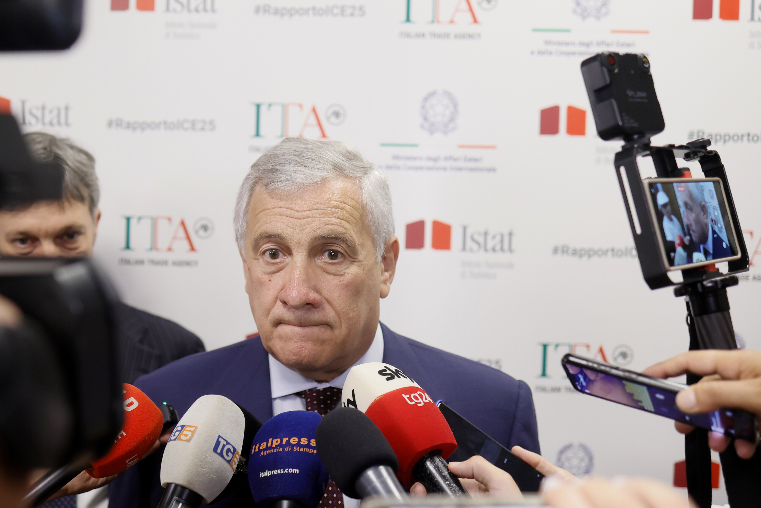 middle east tajani pizzaballa in gaza with 500 tonnes of aid israel must halt operations scaled