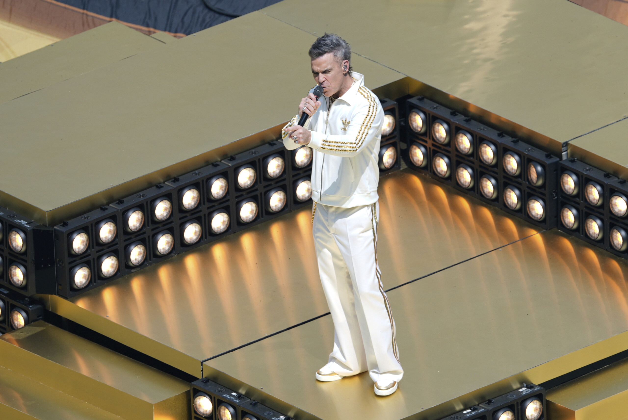 music robbie williams new album britpop out on 10 october scaled