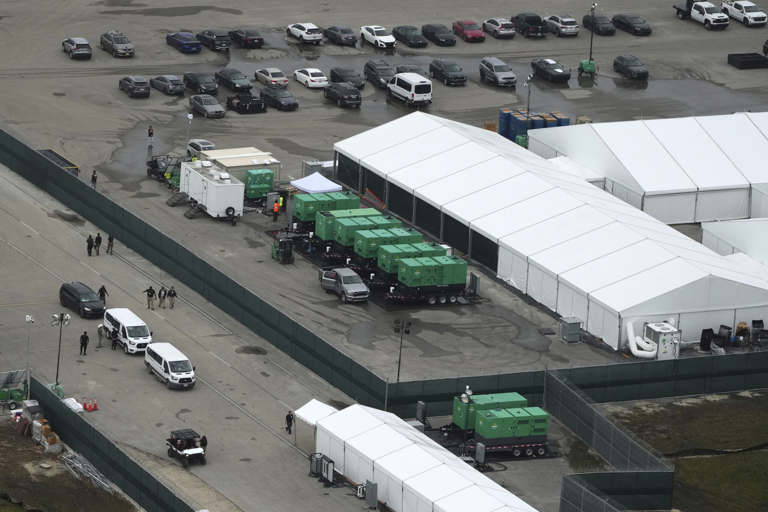 usa two italians detained at alligator alcatraz migrant center in florida scaled